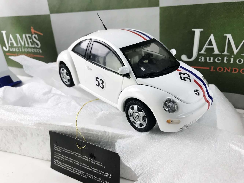 Volkswagon "Herbie" Beetle 1998 1:24 Scale