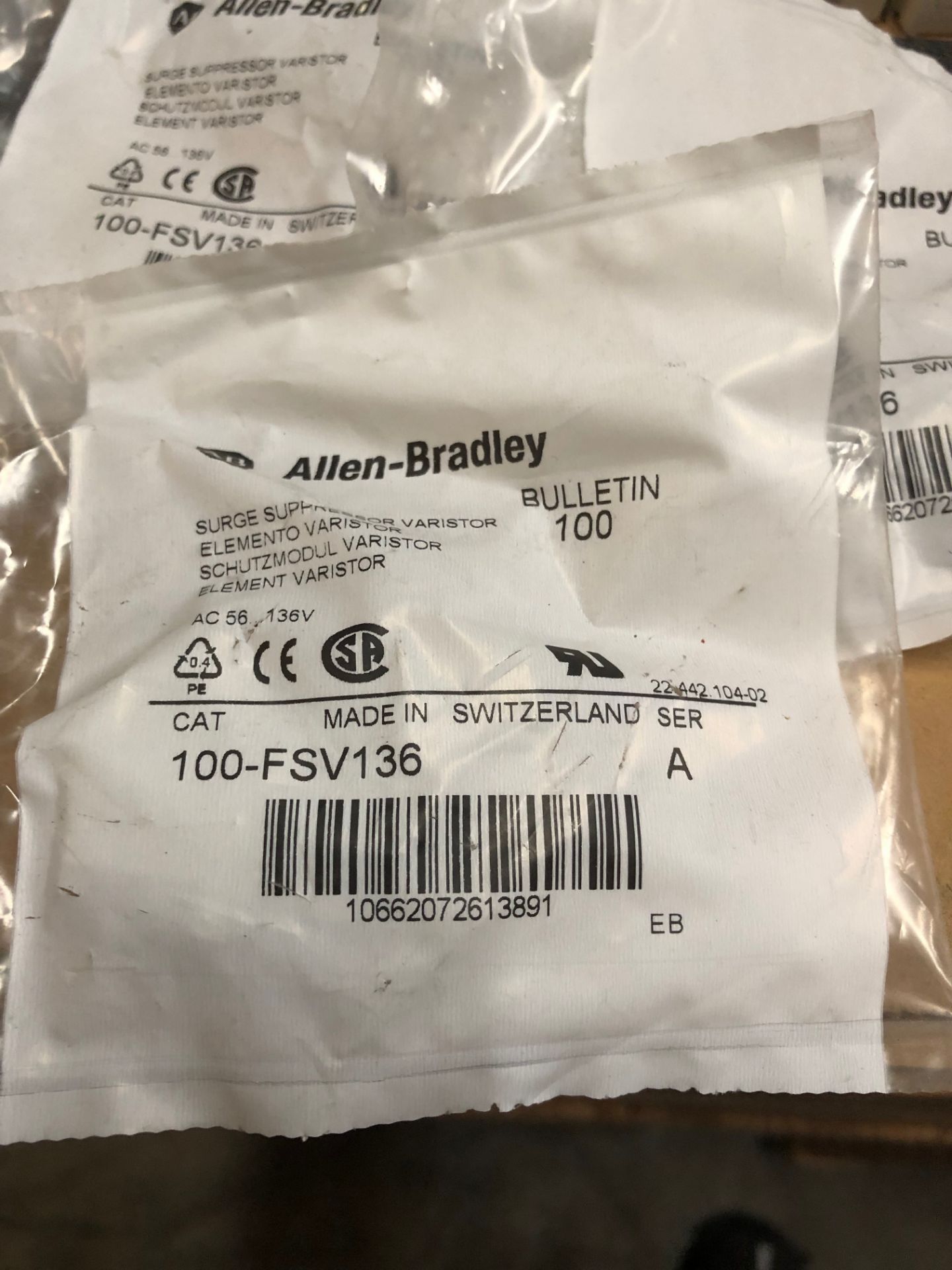 (4) AB Allen Bradley Bulletin 100 Auxiliary Contacts Side Mount Cat # 100-SA11, (3) AB Allen Bradley - Image 3 of 4