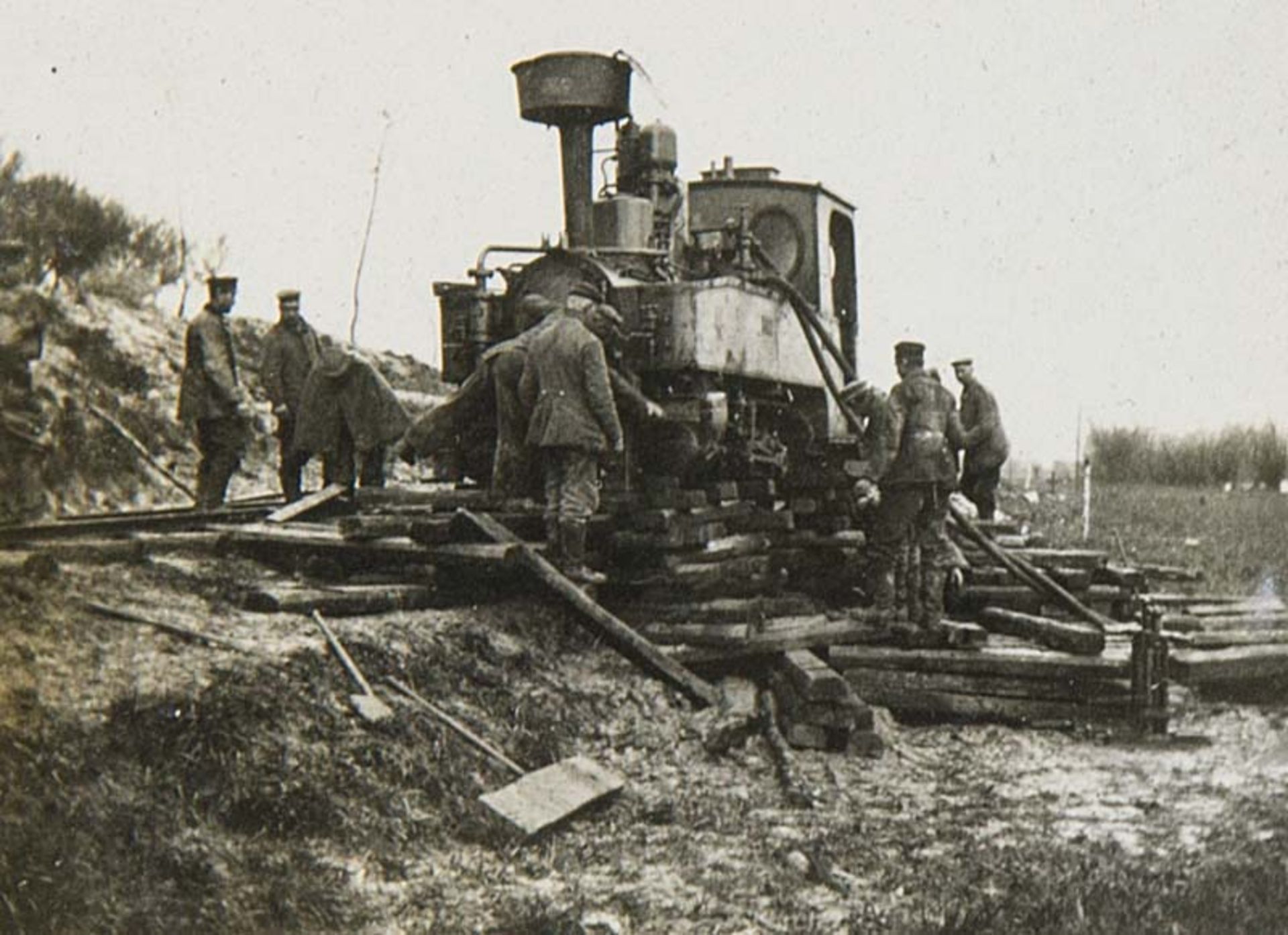 1. Weltkrieg - Eisenbahn - - Photoalbum der Feldeisenbahn in den Argonnen (Frankreich) Mit 254