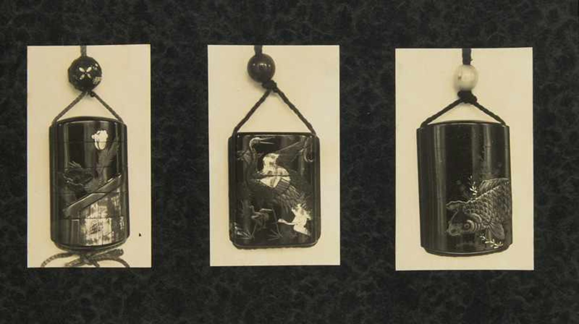 Sample book Inro- and Netsuke. Album with 196 mounted photographs of an Inro- and Netsuke- - Bild 3 aus 4