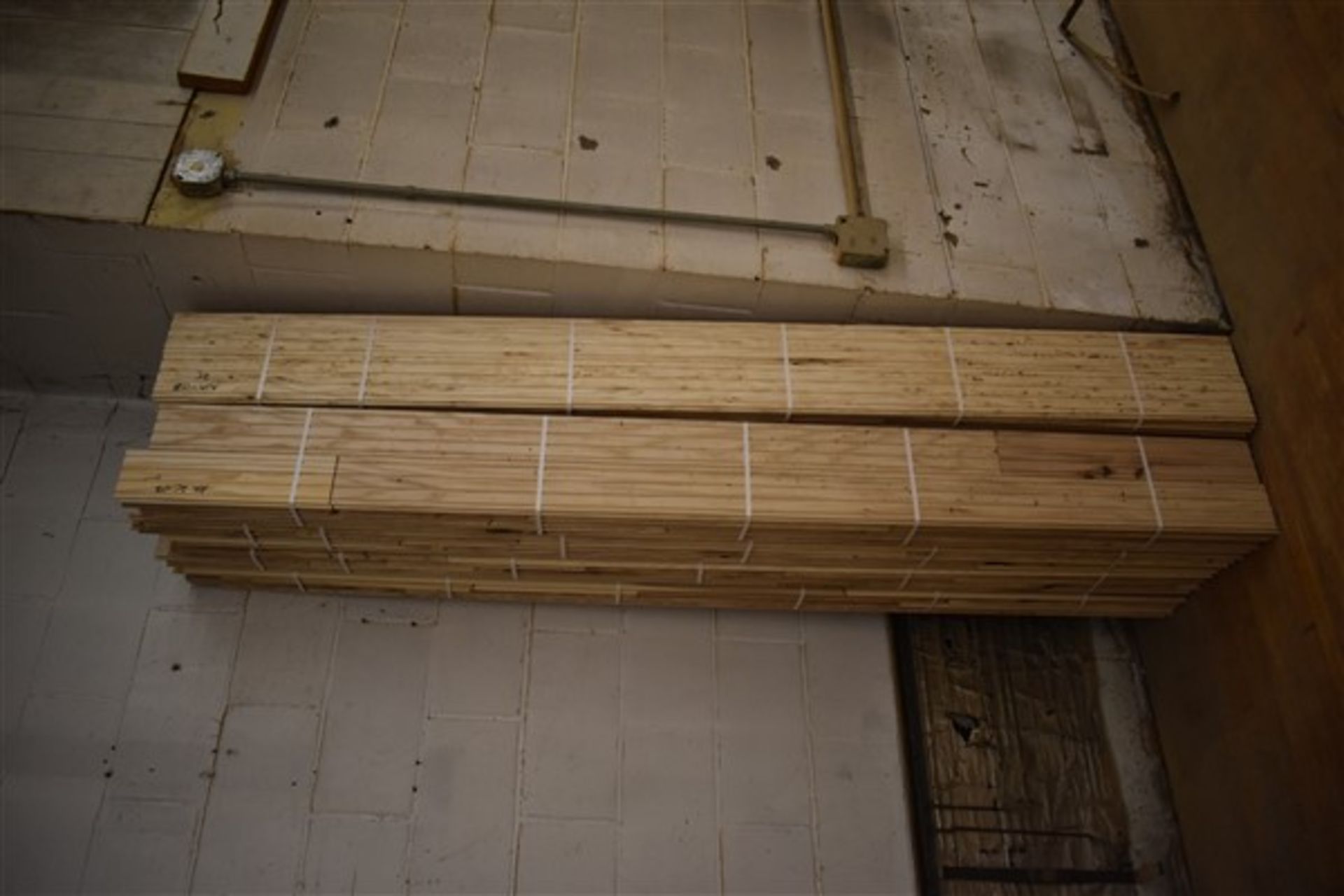 8 Bundles Ash, 8 Bundles Maple Flooring - Image 3 of 5