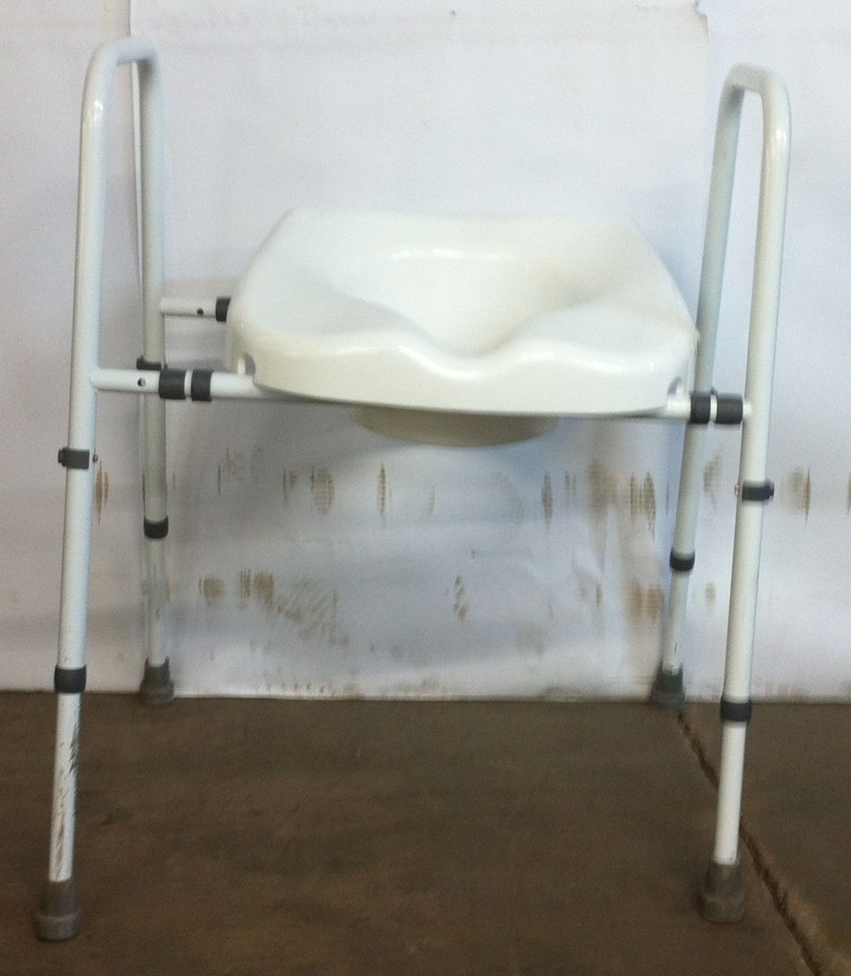 2 x Unbranded commodes - Image 2 of 6