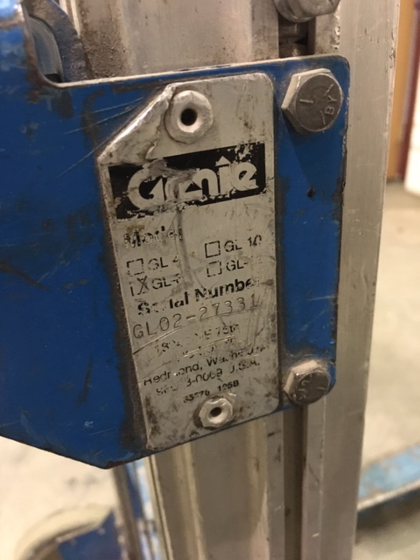 Genie GL02 Manual Hand Crank Lift - Image 4 of 4