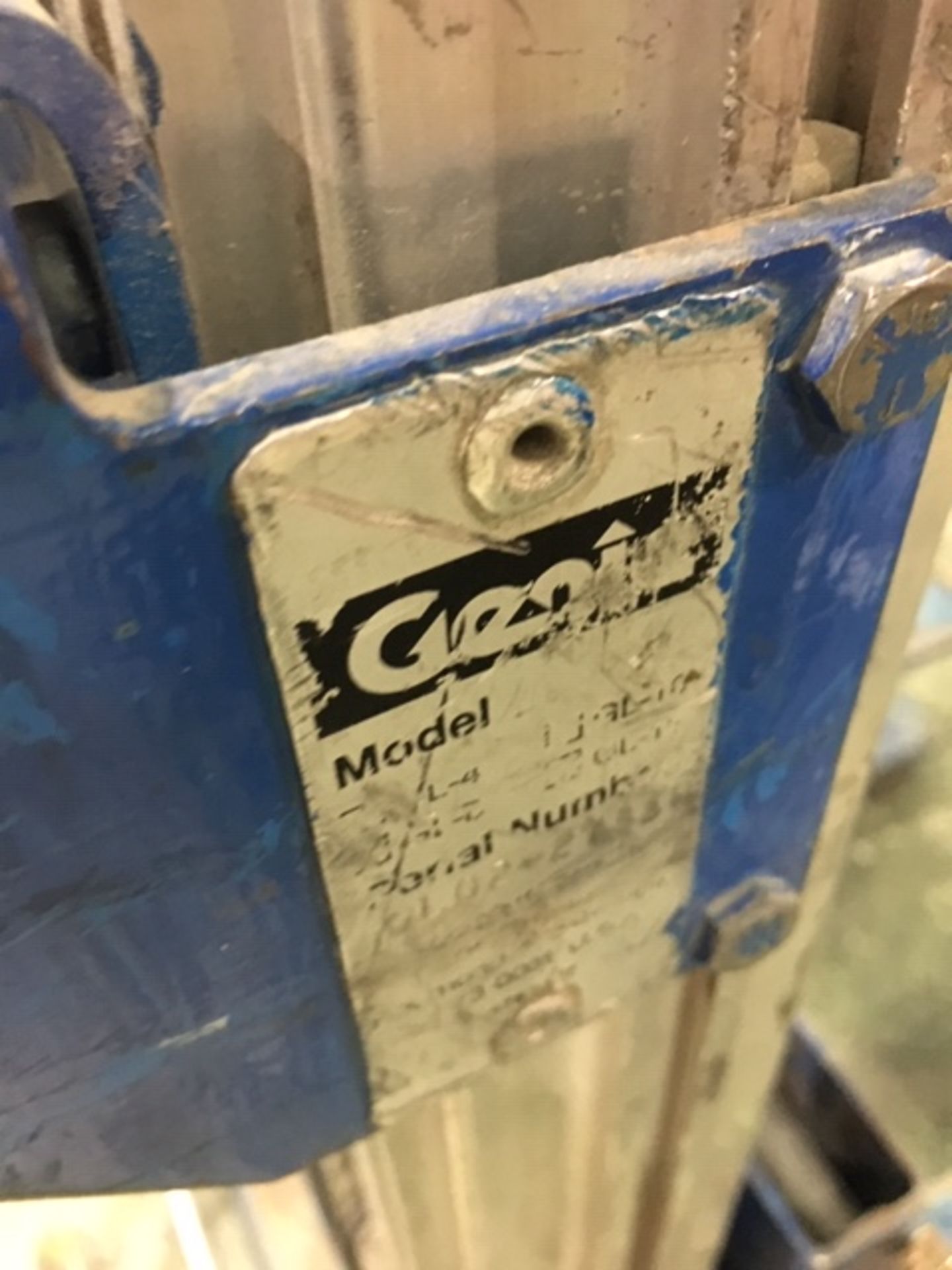 Genie GL02 Manual Hand Crank Lift - Image 3 of 3