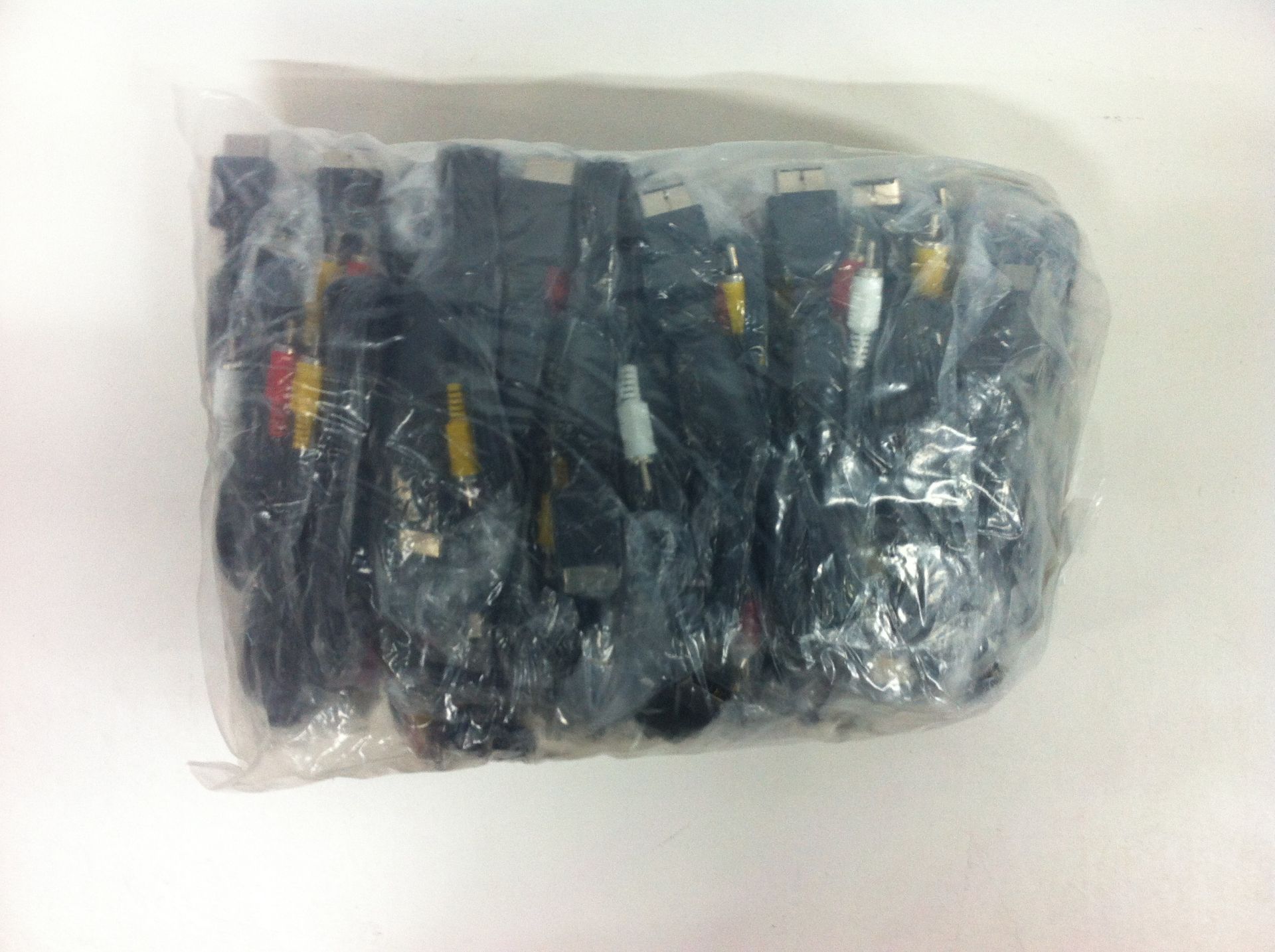 130 x Various IT Accessories as Per Description - Inc: USB & Network Cables/Adapters - RRP £500.96