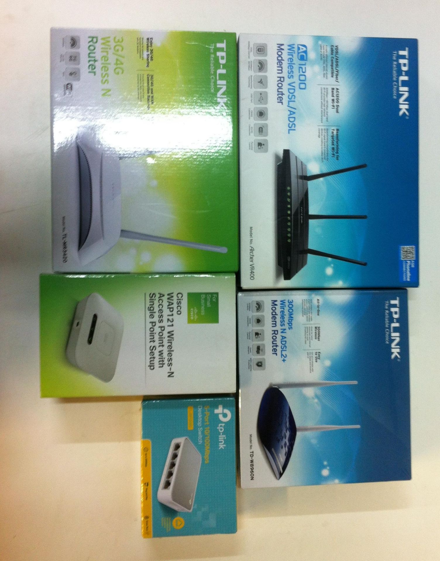 10 x Various Pieces of IT Hardware - Inc: Routers/Modems & Network Switches - RRP £446.65