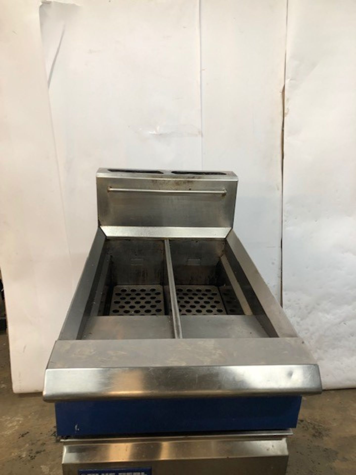 Blue Seal Double Basket Deep Gas Fryer - Image 2 of 3