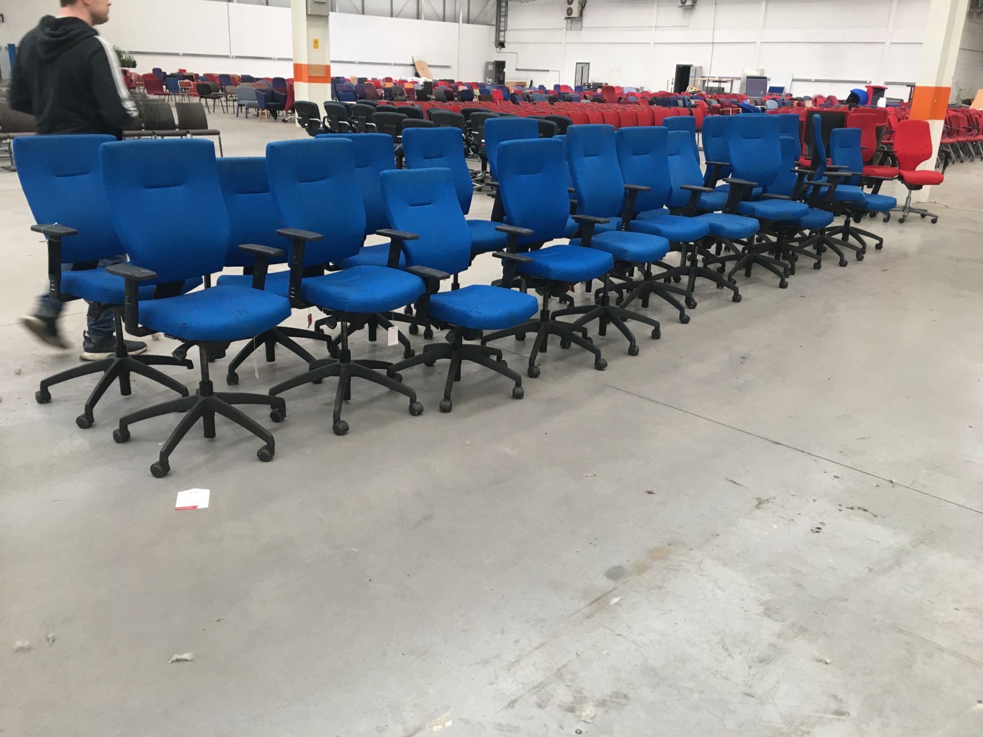 22 x Connection height adjustable typist chairs with arms