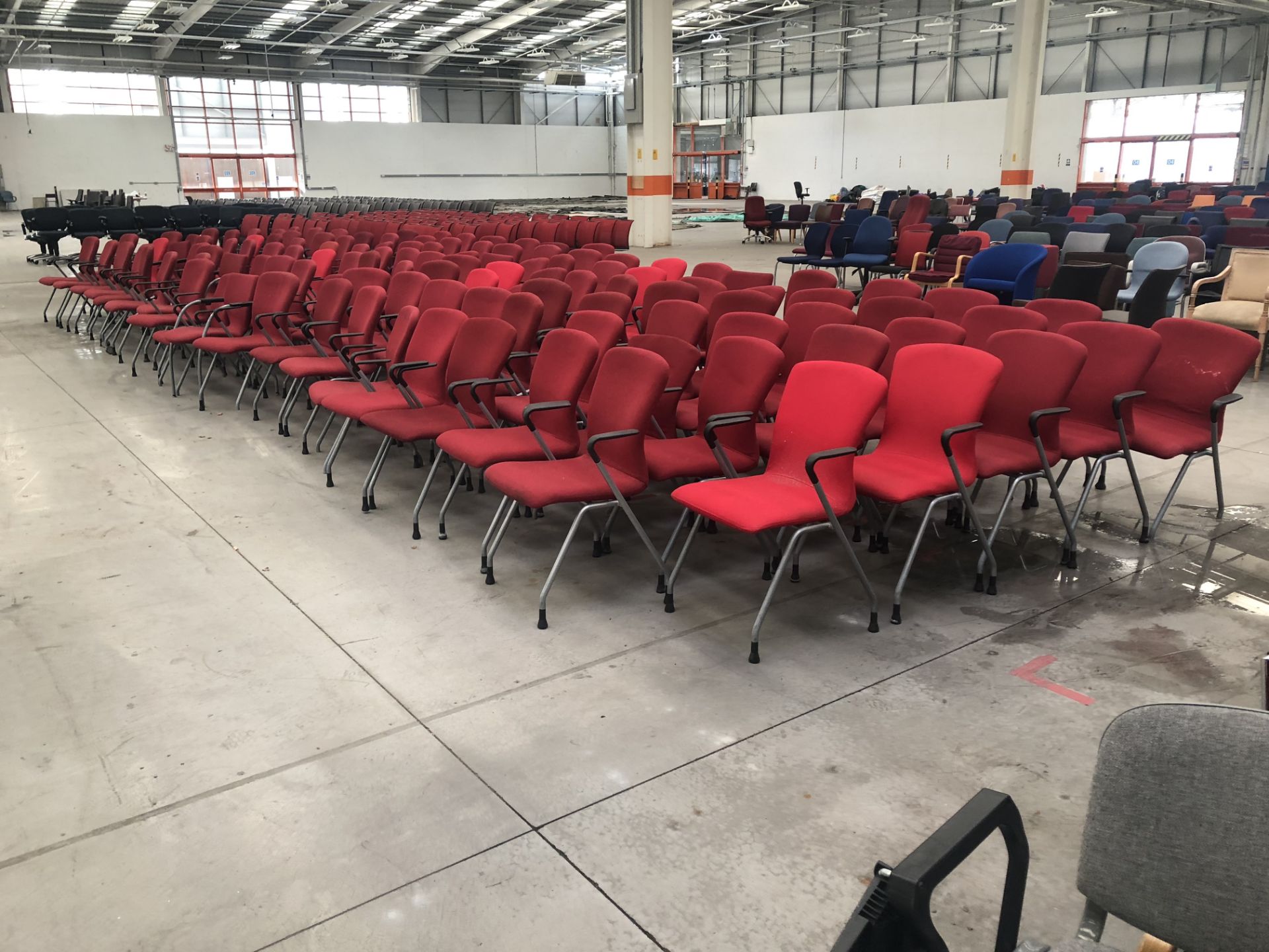 115 x Chairs with metal legs and arms