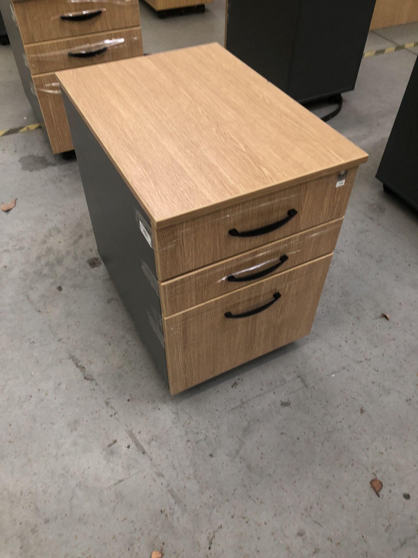 80 x 3 Drawer desk pedestals - Image 4 of 7