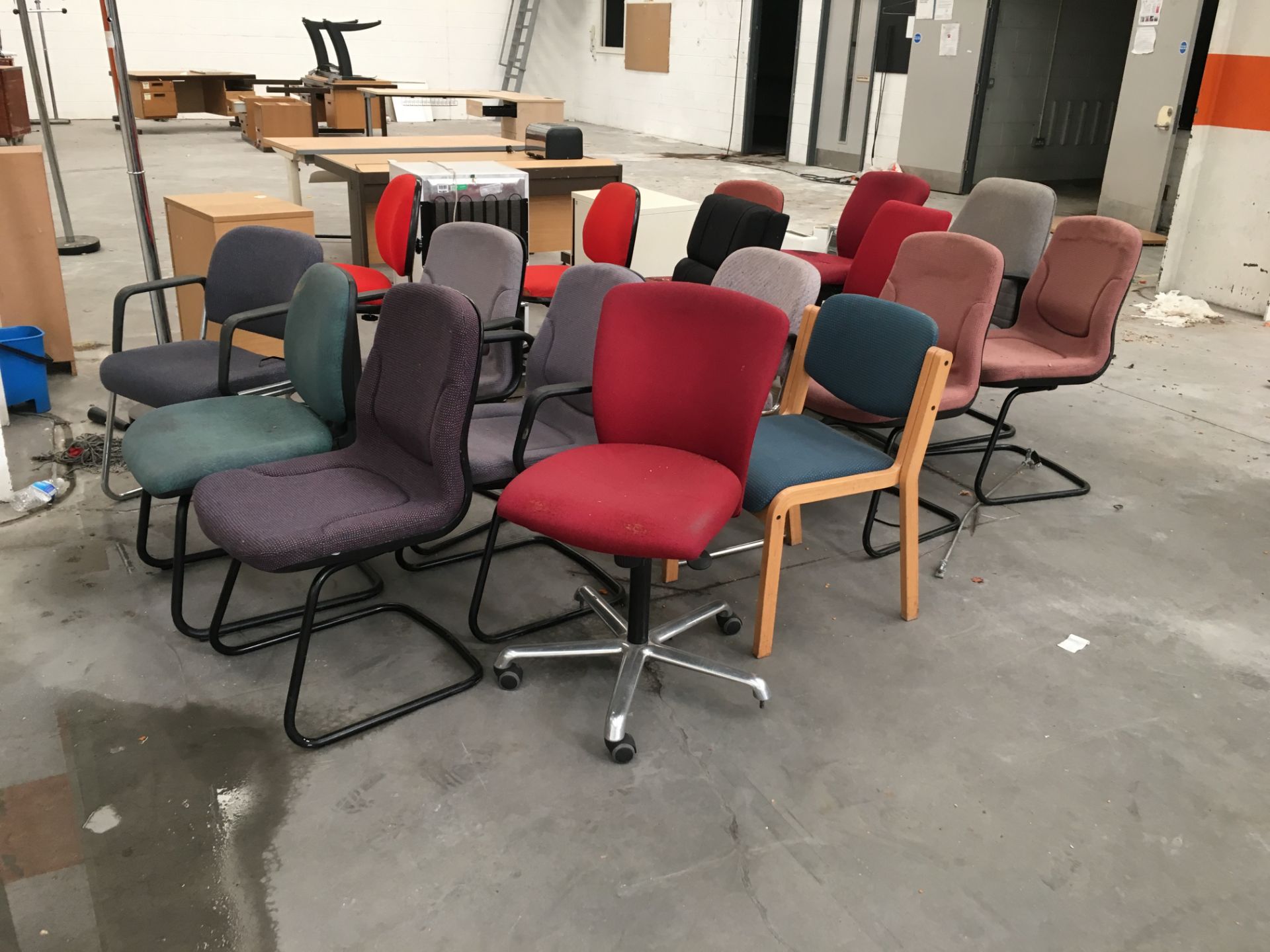 75 x Assorted chairs