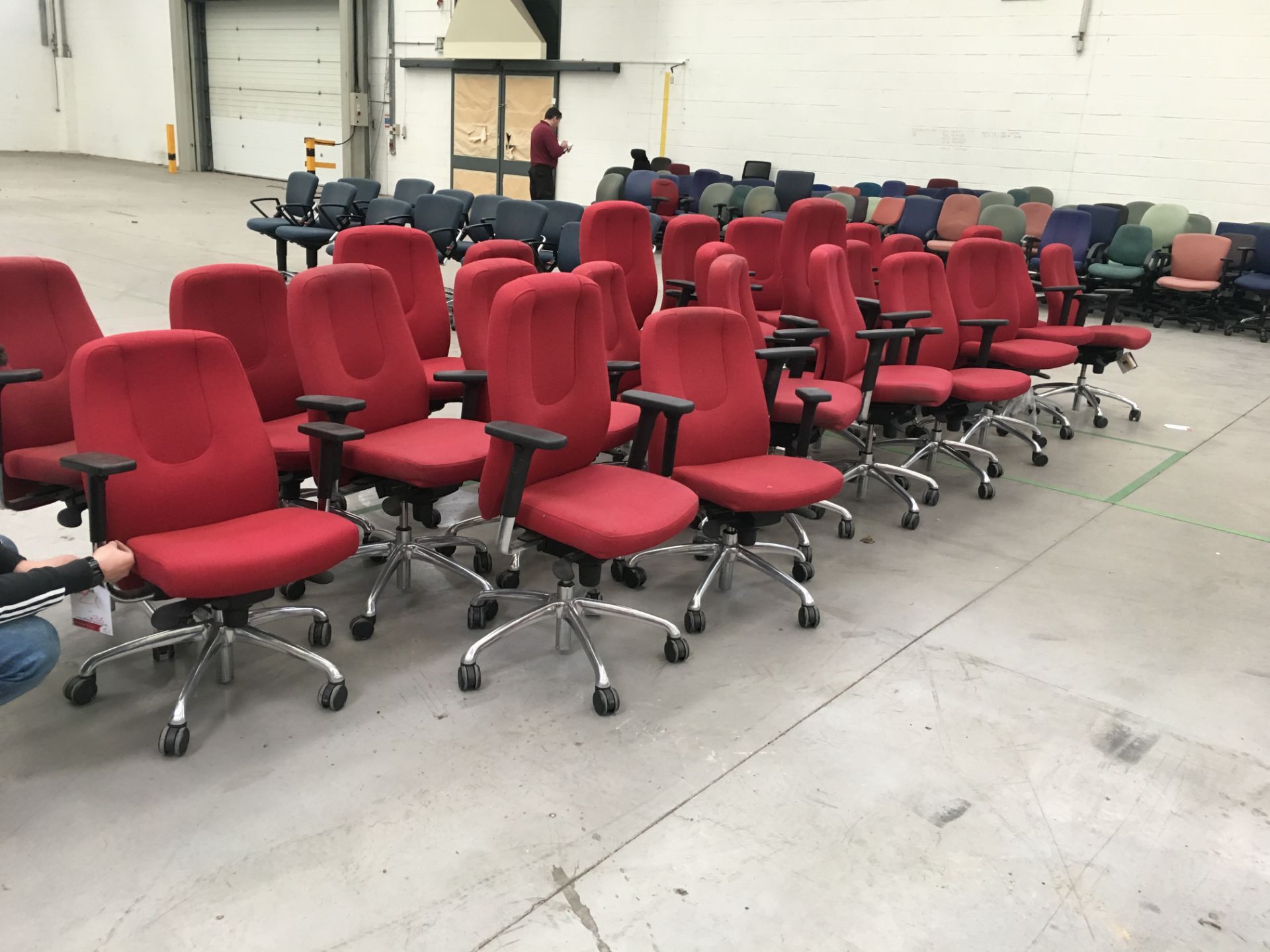 26 x Boss height adjustable typist chairs with arms - Image 2 of 2