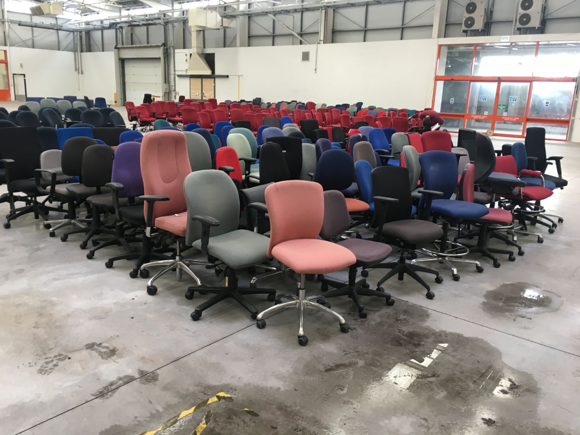 100 x Assorted typist chairs - Image 2 of 2