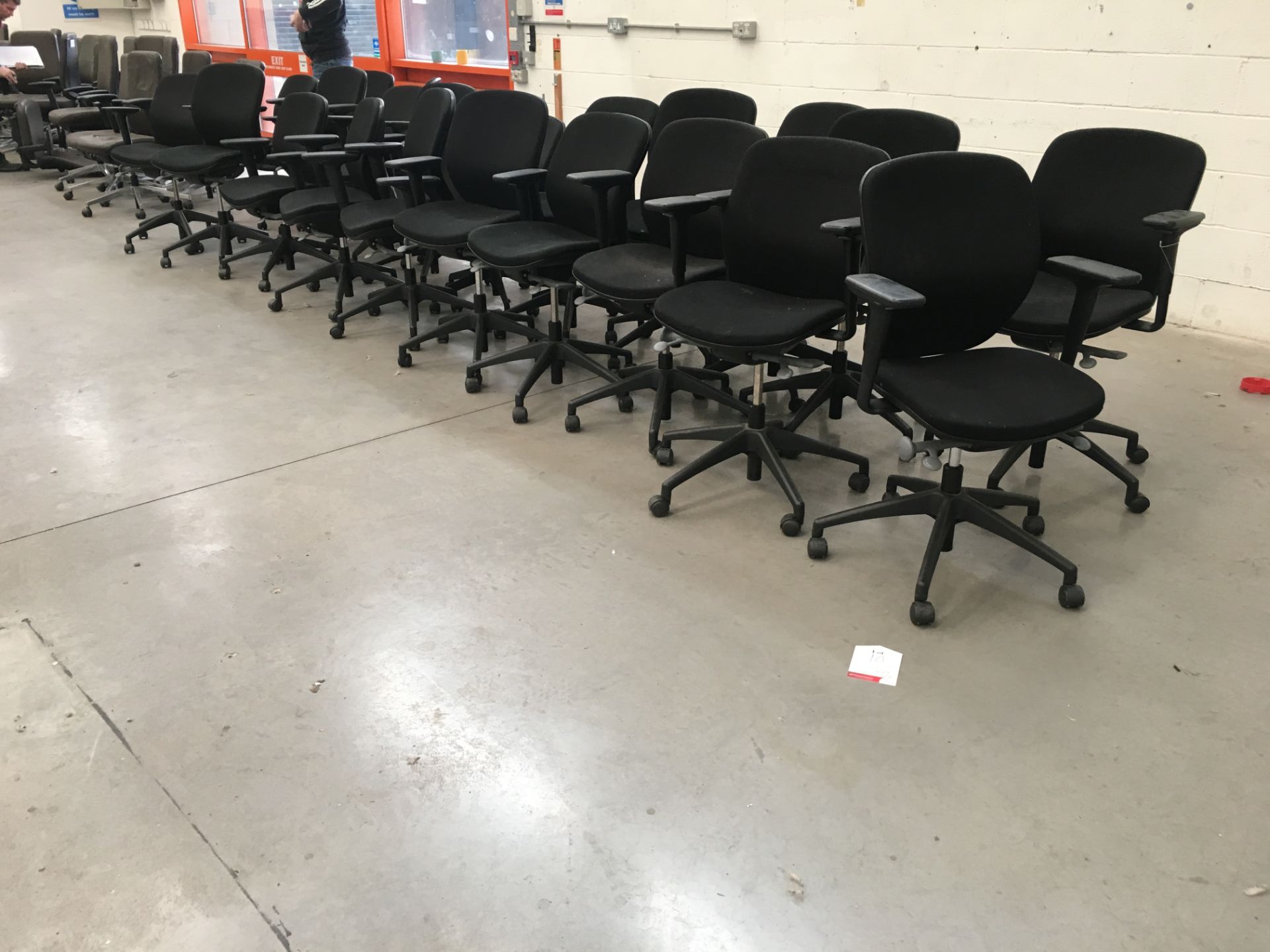 22 x Height adjustable typist chairs with arms - Image 2 of 3