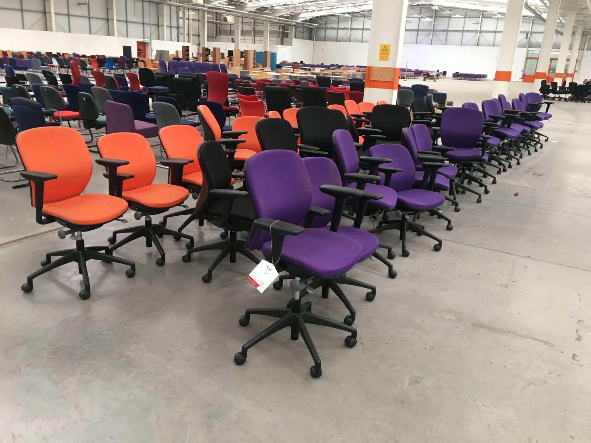 40 x Height adjustable typist chairs. See description - Image 4 of 6