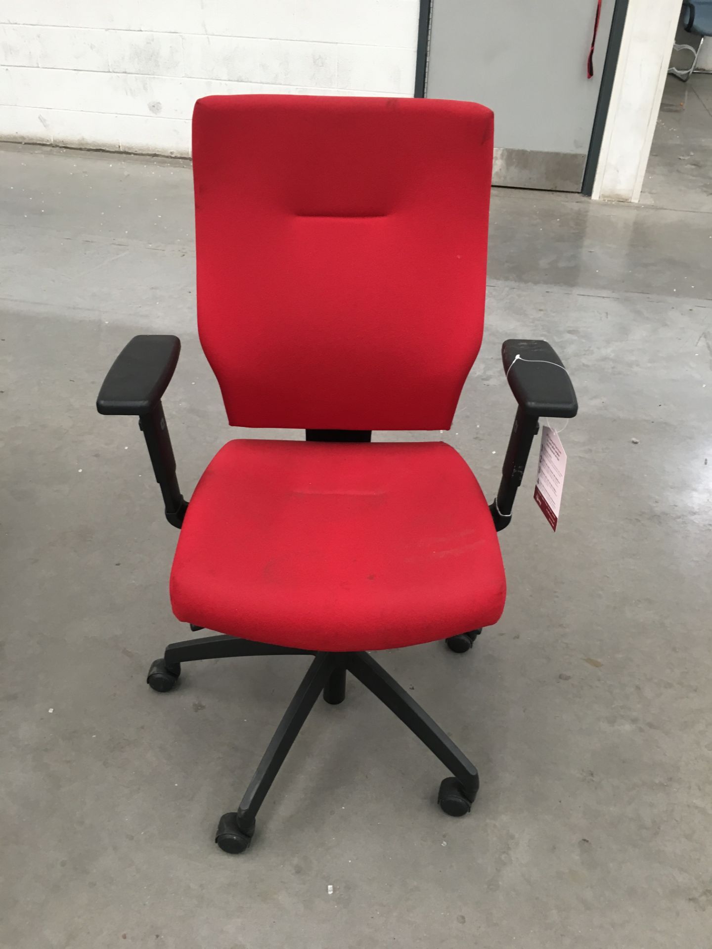 19 x Connection height adjustable typist chairs with arms - Image 2 of 2