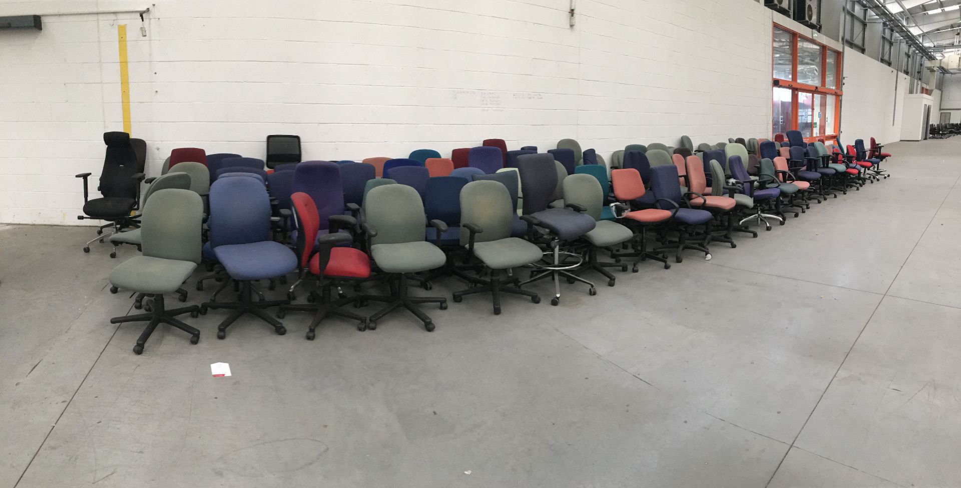 100 x Assorted typist chairs with arms