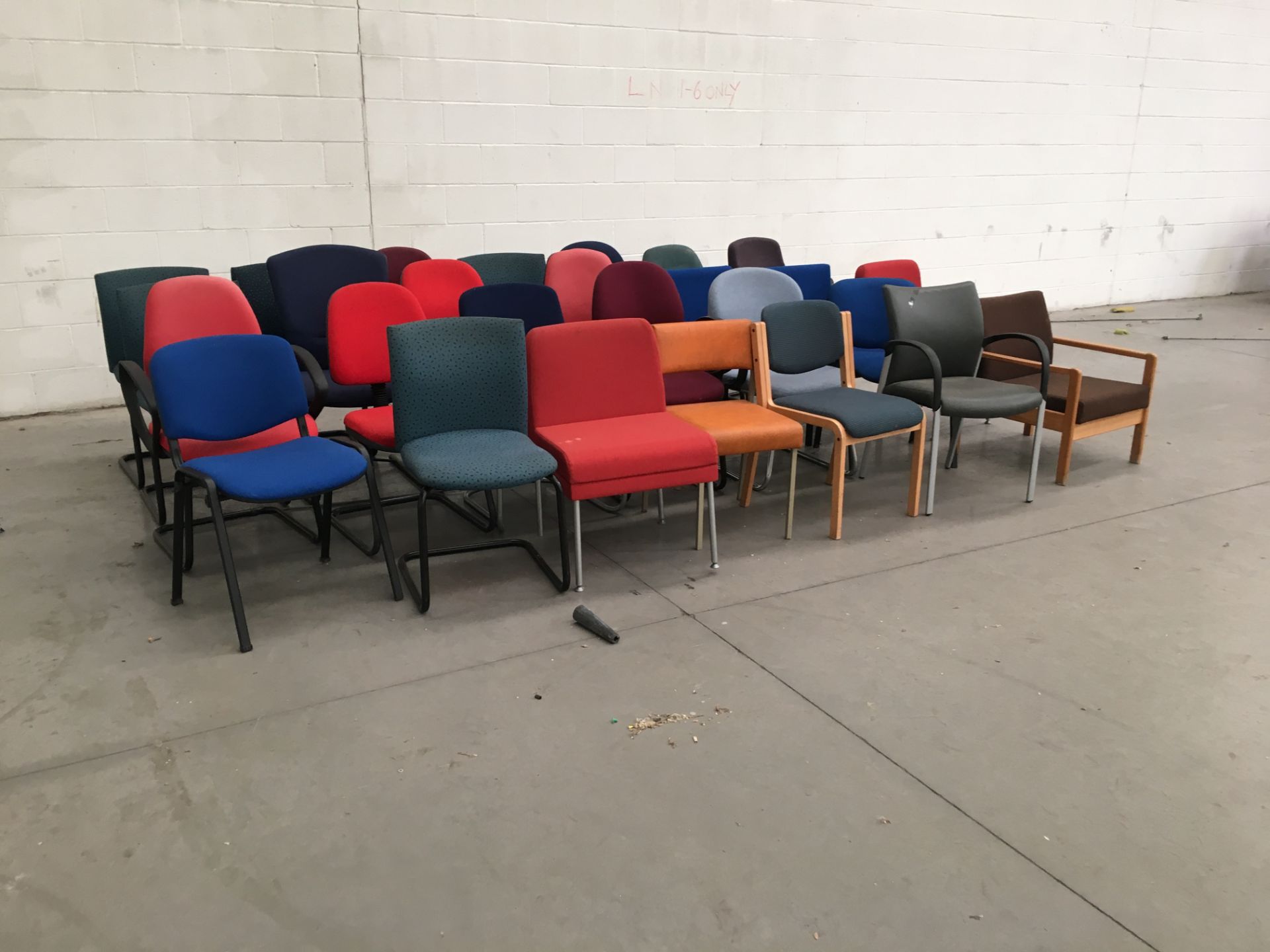 75 x Assorted chairs - Image 3 of 4