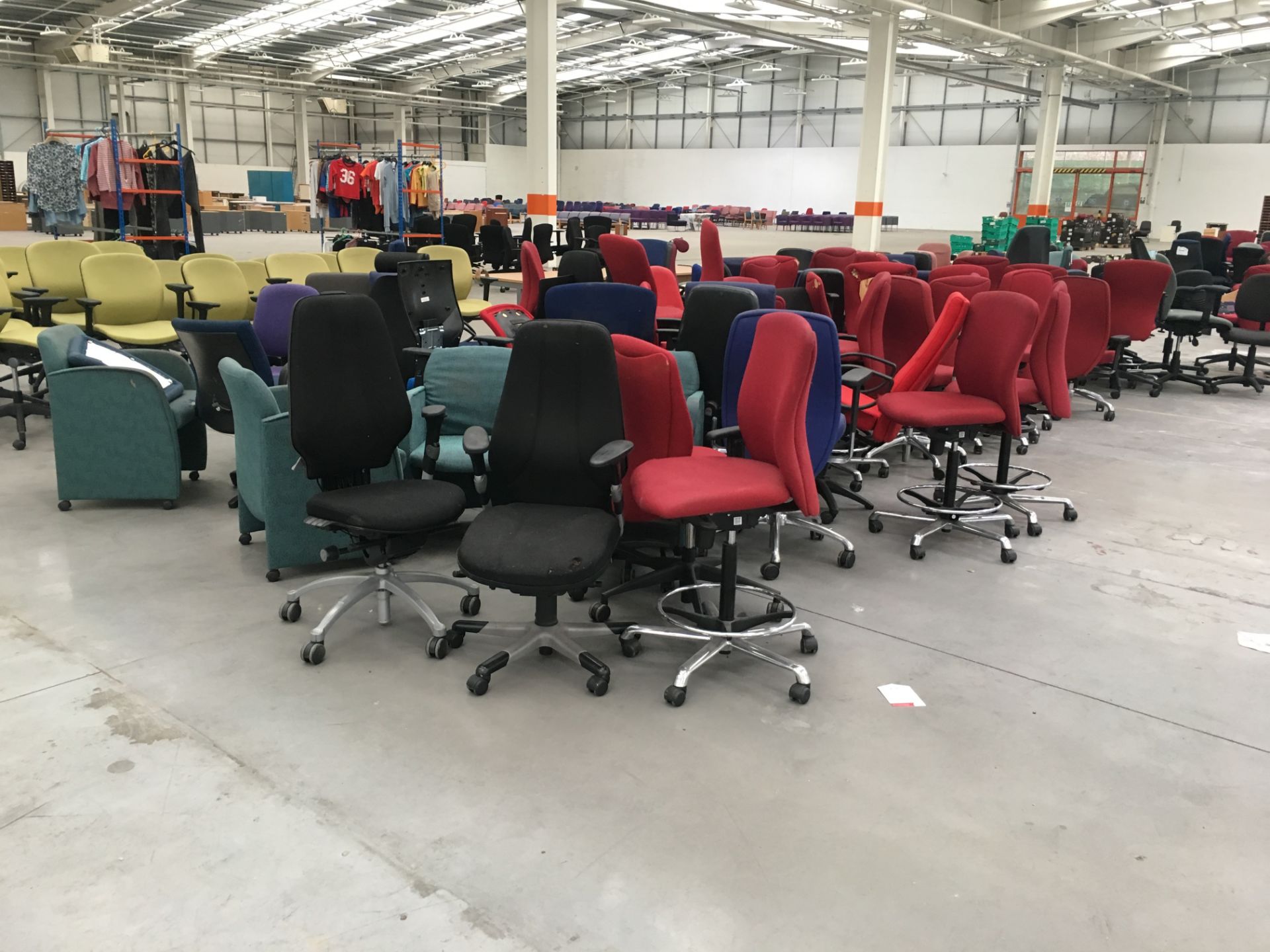 Approx. 60 x assorted damaged chairs for spares