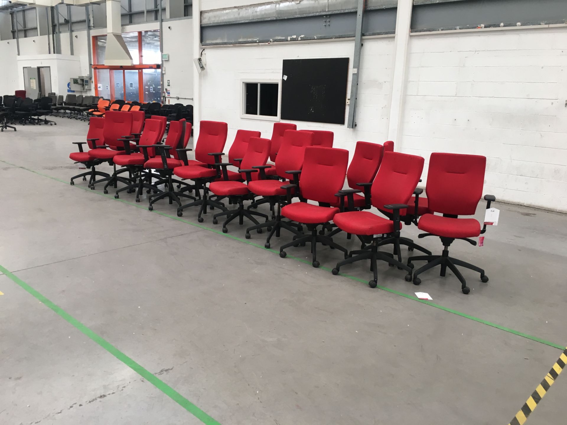 19 x Connection height adjustable typist chairs with arms