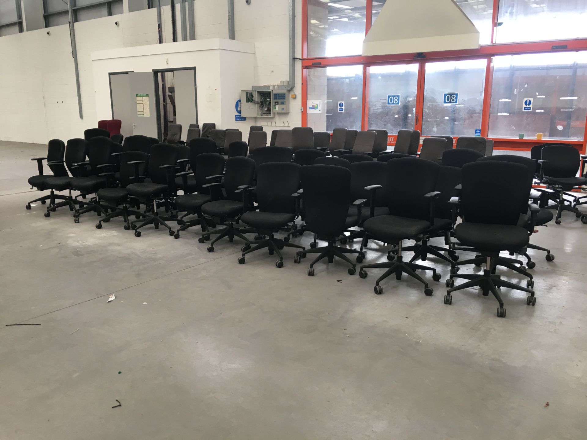 34 x Height adjustable typist chairs with arms - Image 2 of 2