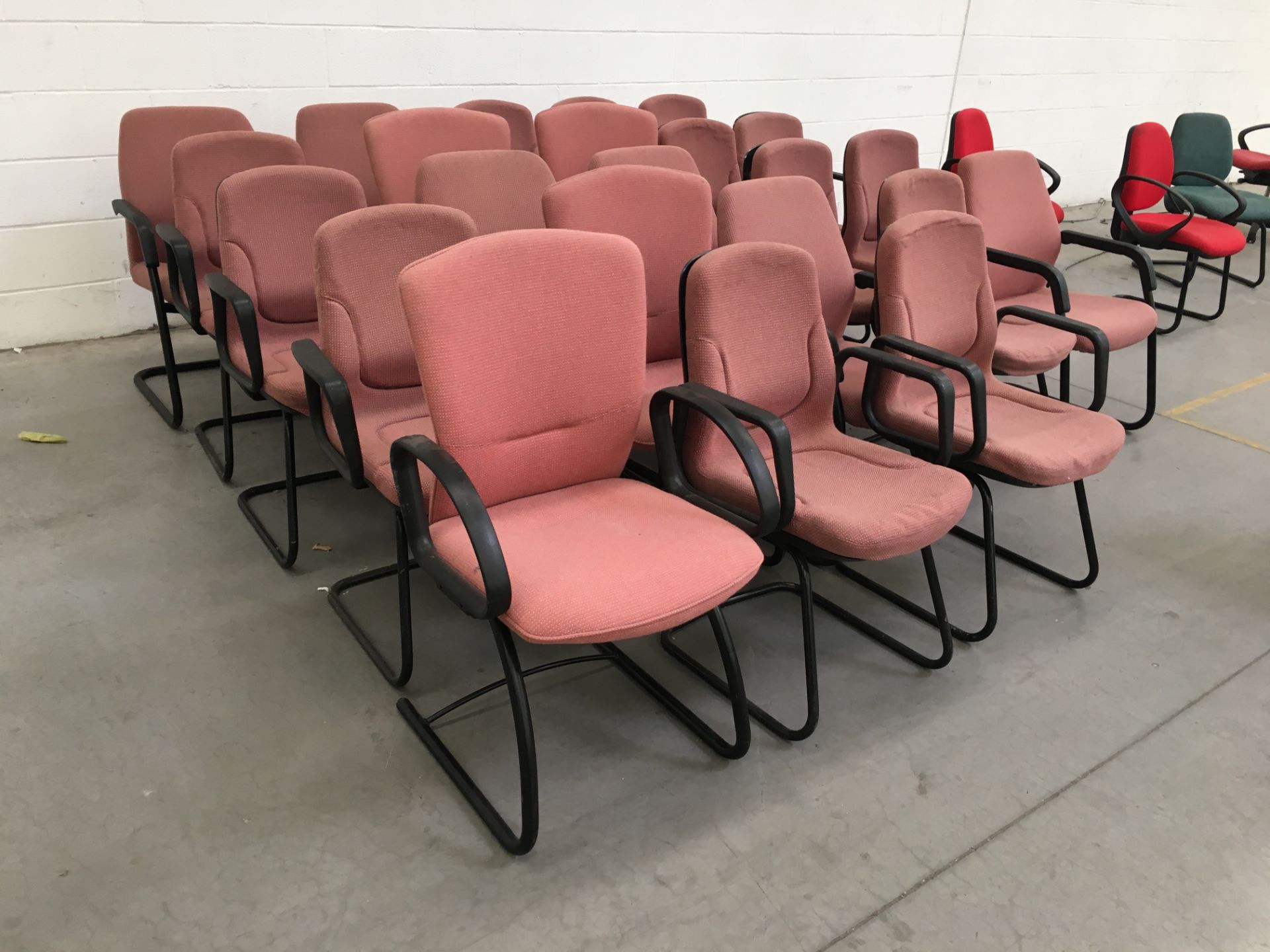 75 x Assorted chairs - Image 4 of 4