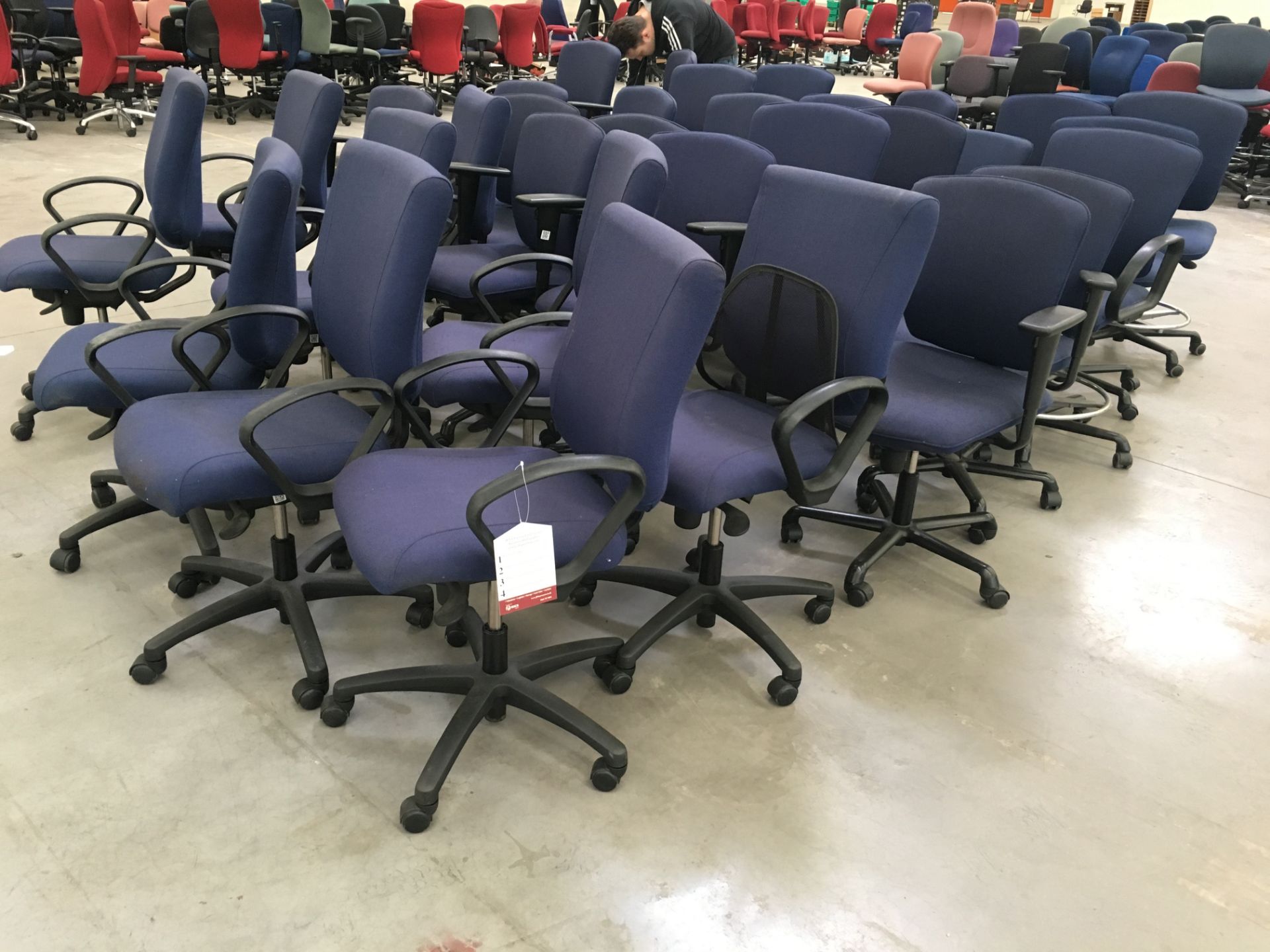 32 x Height adjustable typist chairs with arms - Image 2 of 2