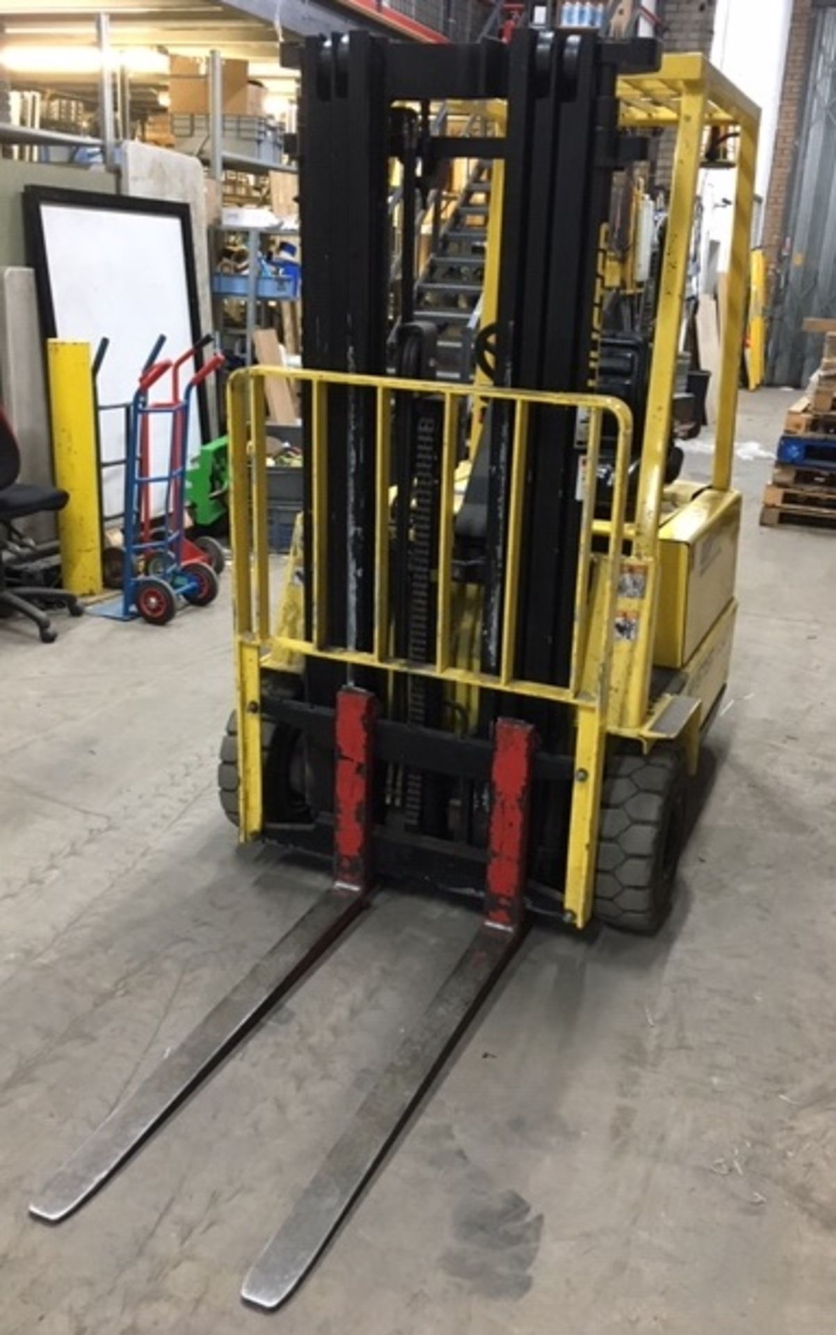 Hyster A1.50XL Electric Counter-Balanced Forklift Truck w/ Charger | YOM: 2006 - Image 3 of 16