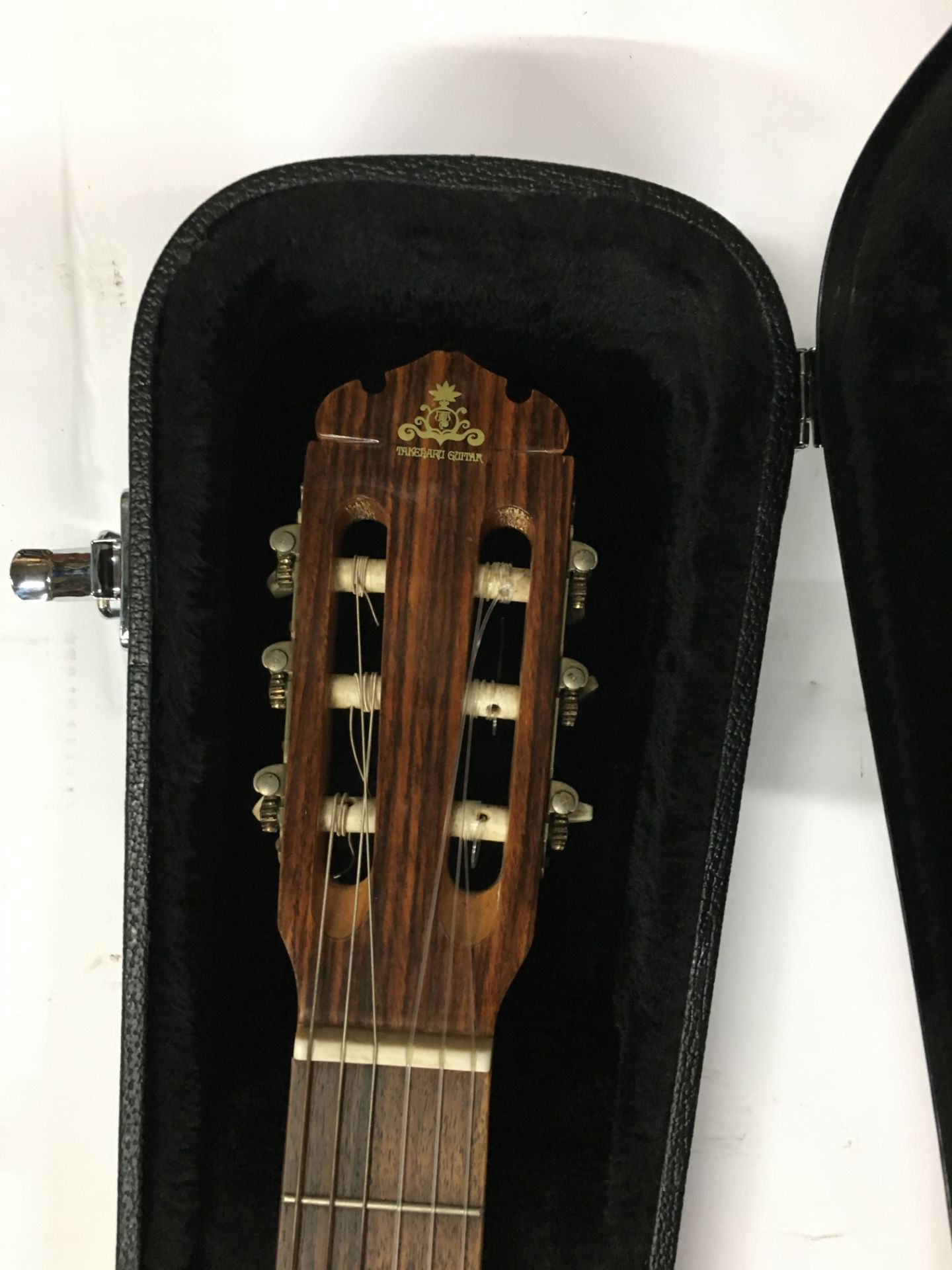 Takearu Acoustic Guitar | In Case | No RRP - Image 3 of 3