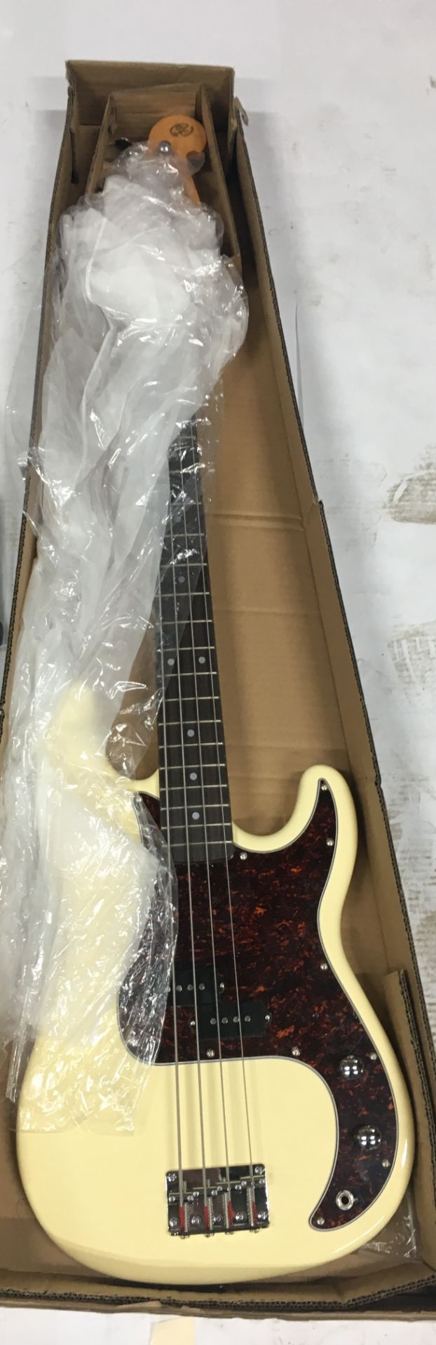 SX 'P' Bass Guitar in White w/ GIG Bag | In Box | New | RRP £175 - Image 3 of 4