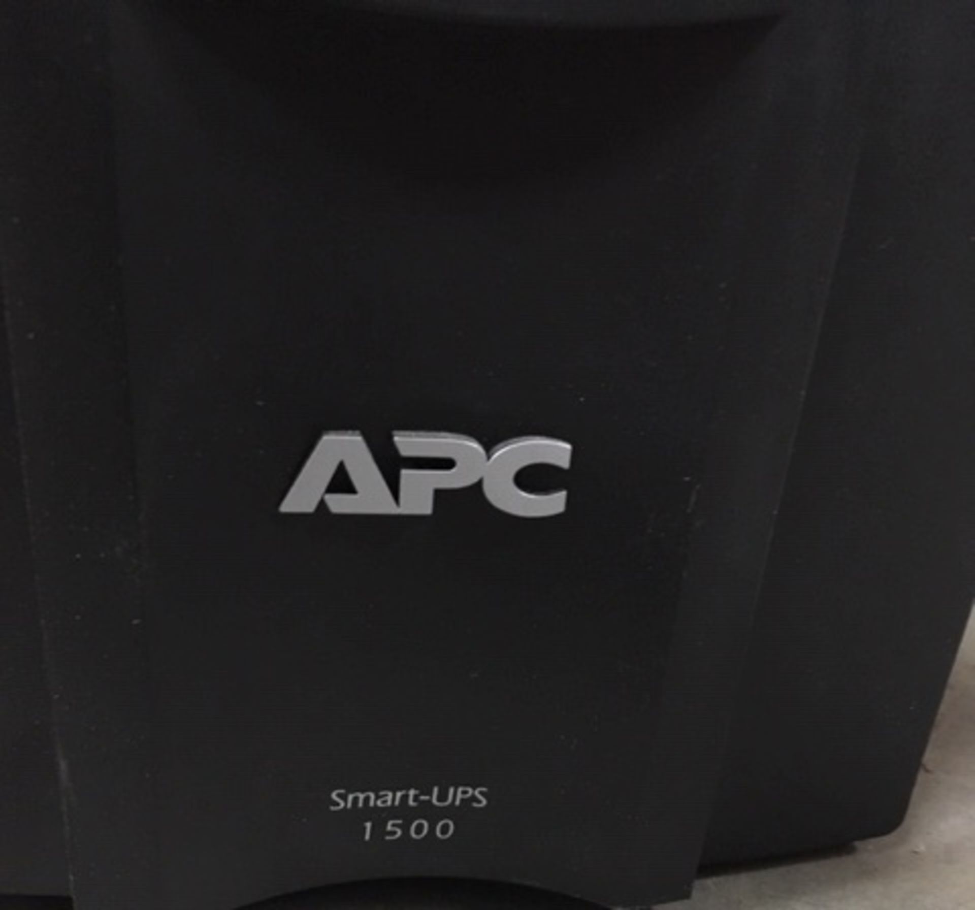 APC Smart-UPS 1500 Uninterruptible Power Supply - Bild 3 aus 6