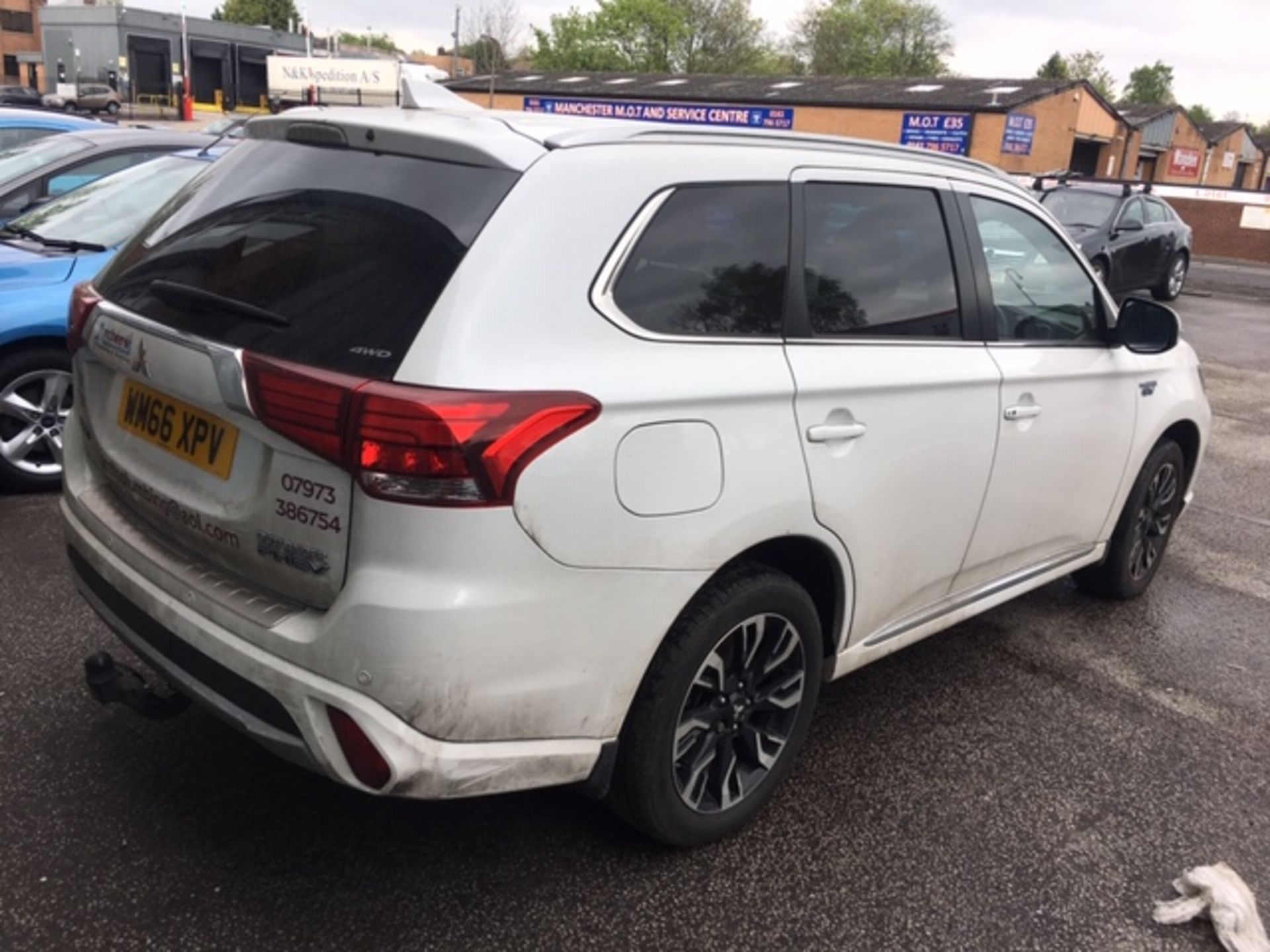 Mitsubishi Outlander Juro PHEV CVT Hybrid Estate | Reg: WM66 XPV | 24,196 Miles - Bild 4 aus 15