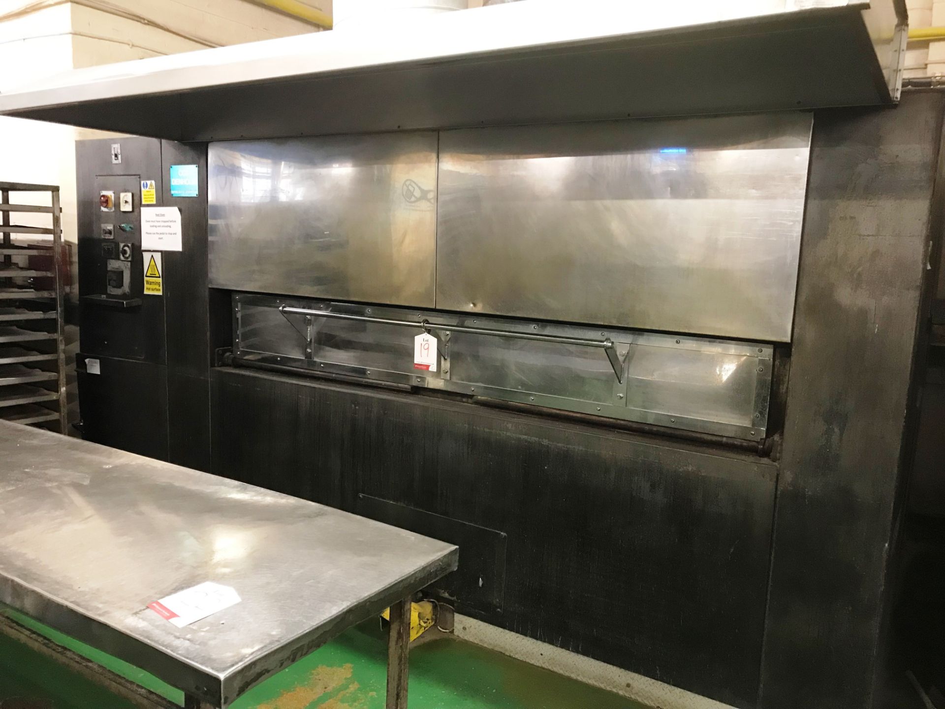 Acrivarn 18 Pan Reel Gas Oven w/ Extraction Canopy | Advised YOM: 1995 | Approx Size: 3.9m W x 2.25M - Image 2 of 5