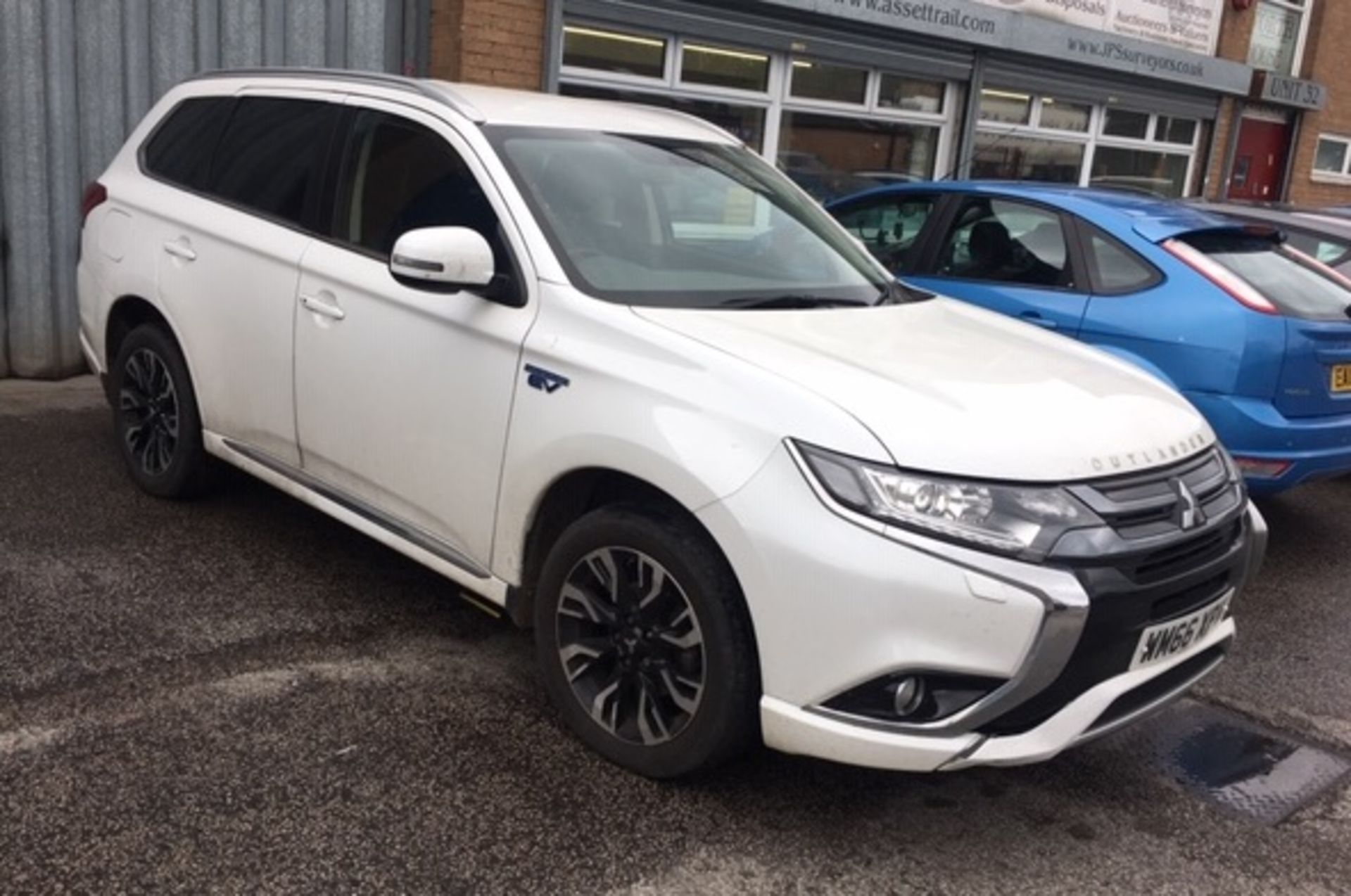 Mitsubishi Outlander Juro PHEV CVT Hybrid Estate | Reg: WM66 XPV | 24,196 Miles - Image 2 of 15