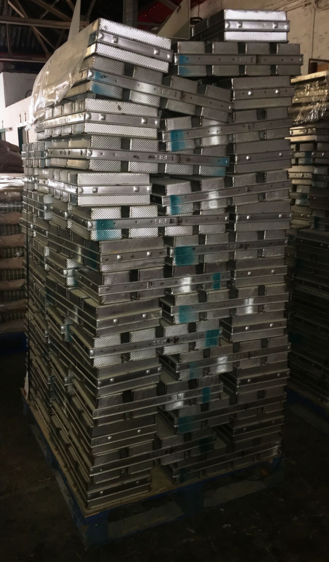 Approximately 300 x Metal FBJ Cake Tins