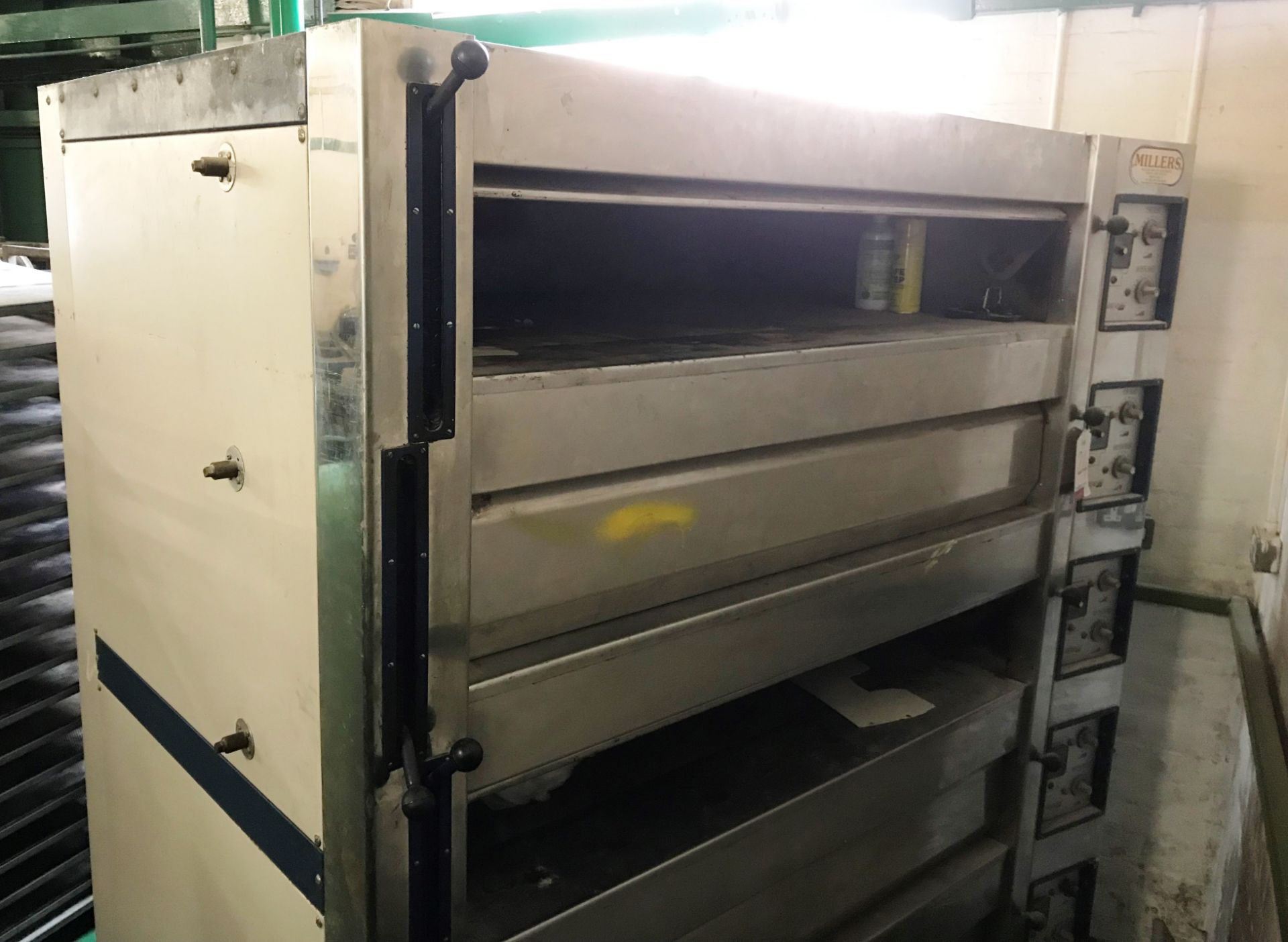 Miller Vanguard 4 Deck / 15 Tray Electric Bakery Deck Oven | Advised YOM: 1990 - Image 4 of 4