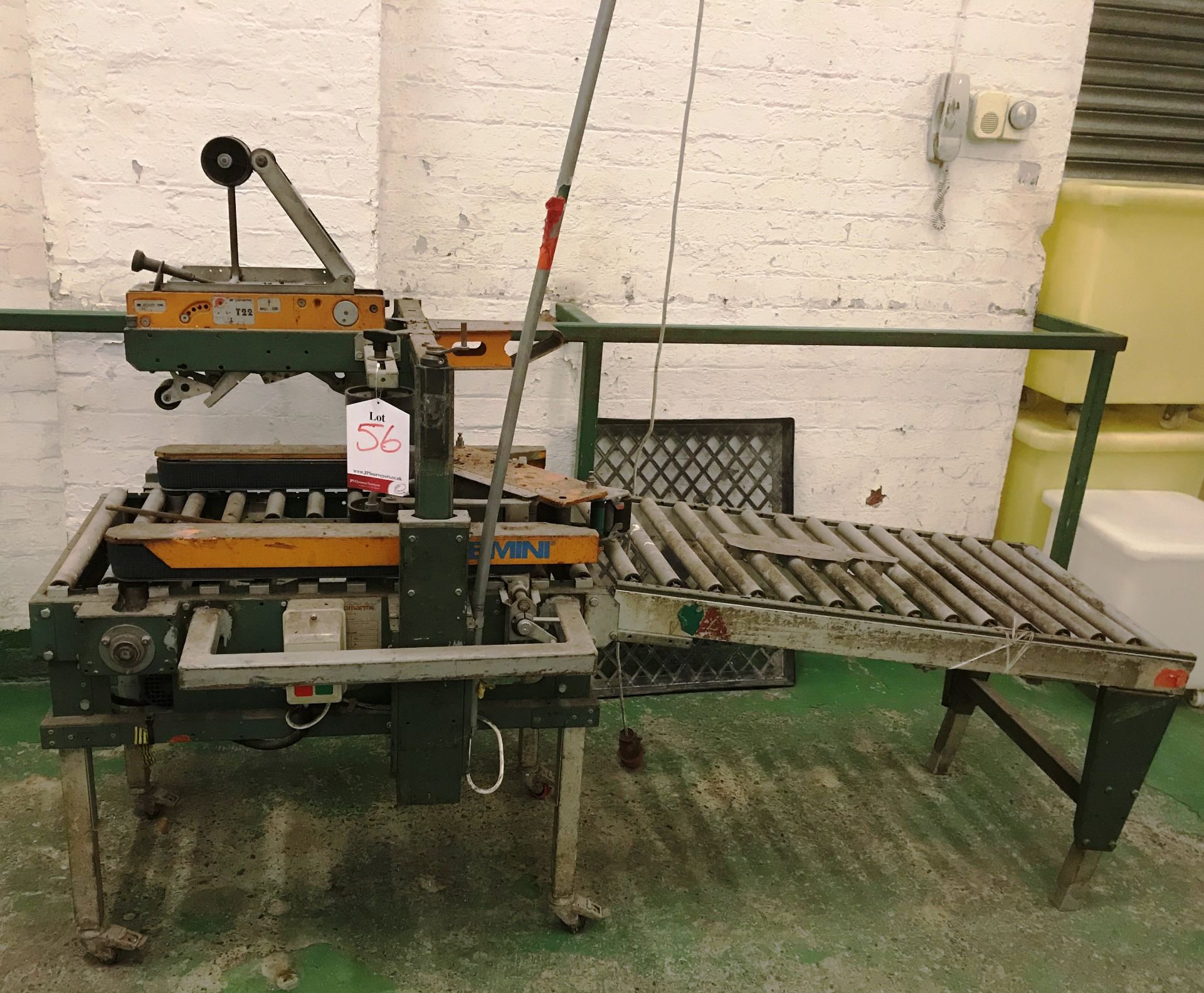 Comarme Gemini Case Sealing Machine w/ Roller Feed | YOM: 1995