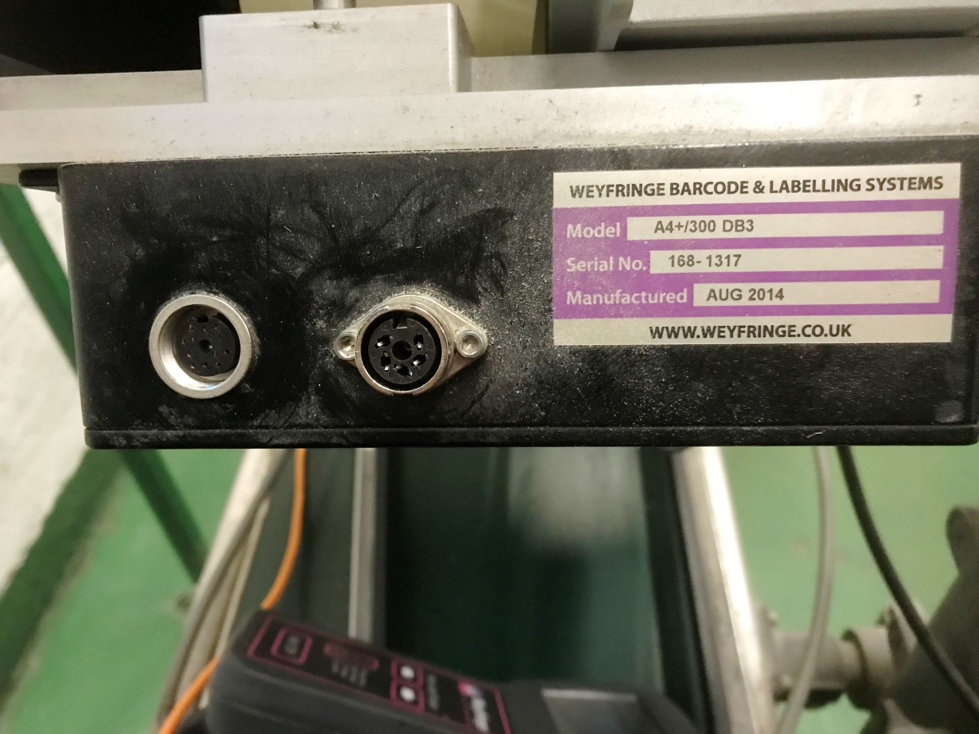 Weyfringe A4+/300 DB3 Label Applicator & Printer w/ Powered Conveyor & Hand held Remote | YOM: 2014 - Image 4 of 7