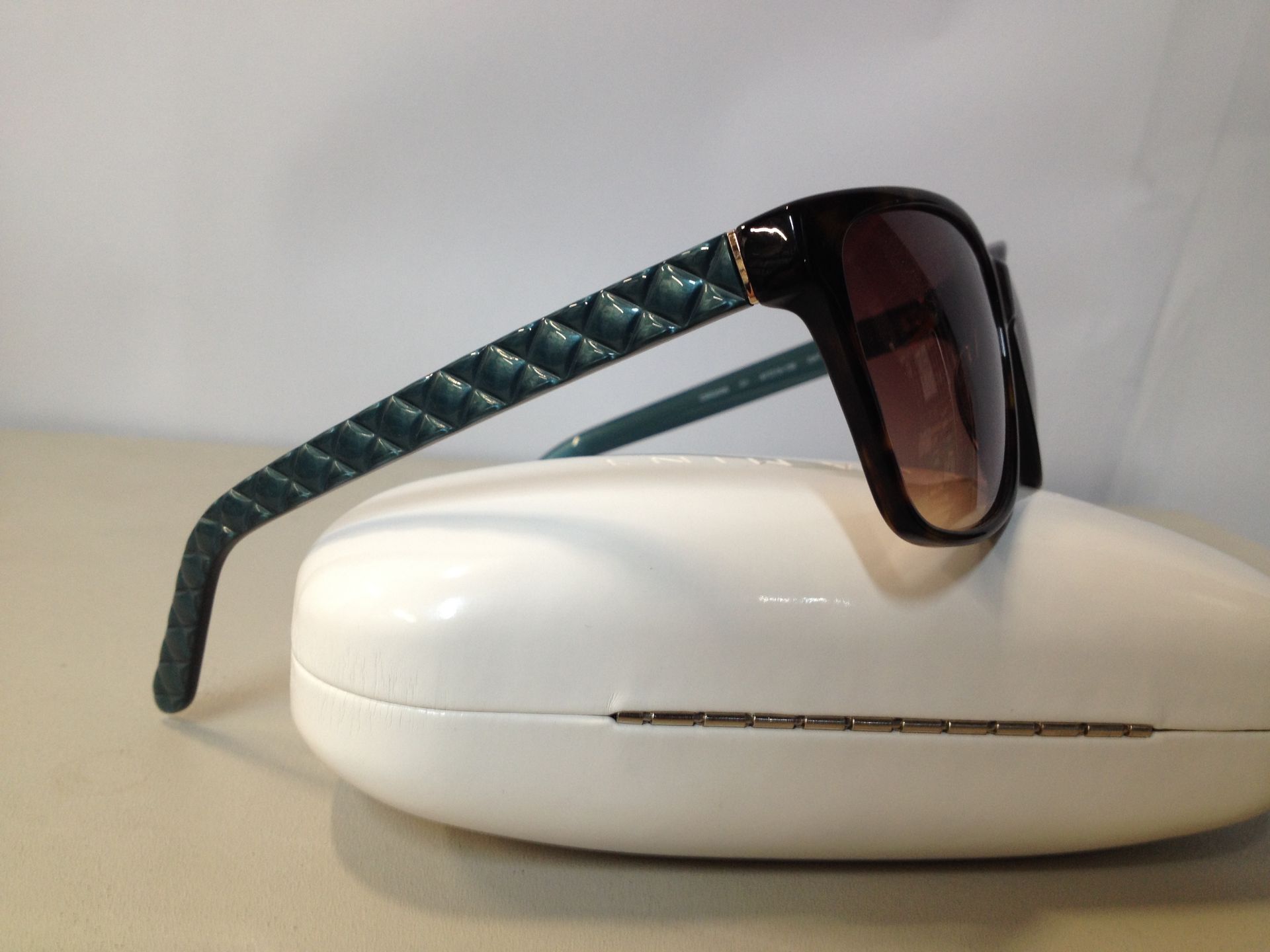 1x Pair of Cocoa mint sunglasses - Image 2 of 2