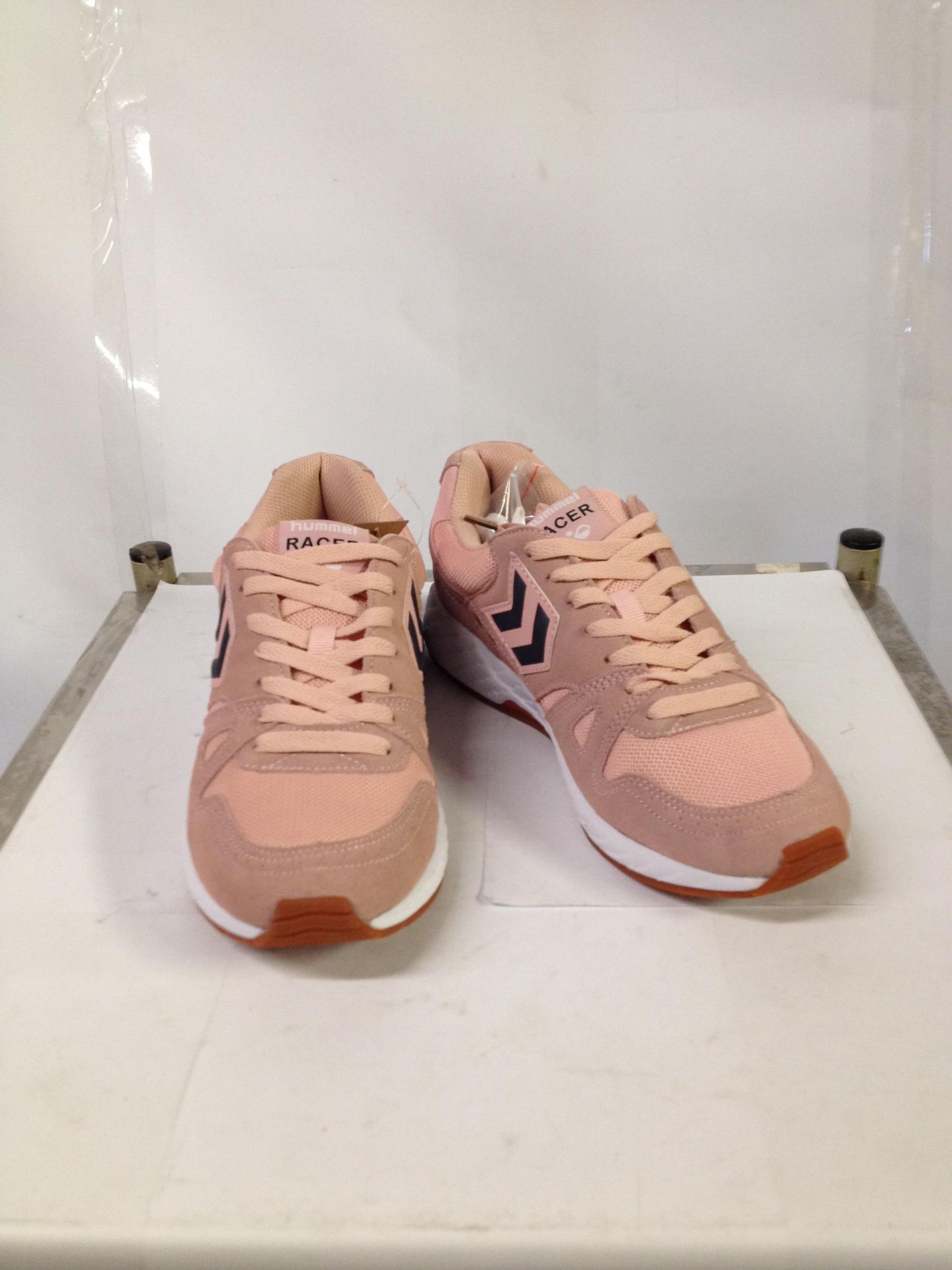 1 x Hummel Trainers | Legend Marathona | Colour: Mellow Rose | UK Size: 9 | RRP £ 70 - Image 2 of 2