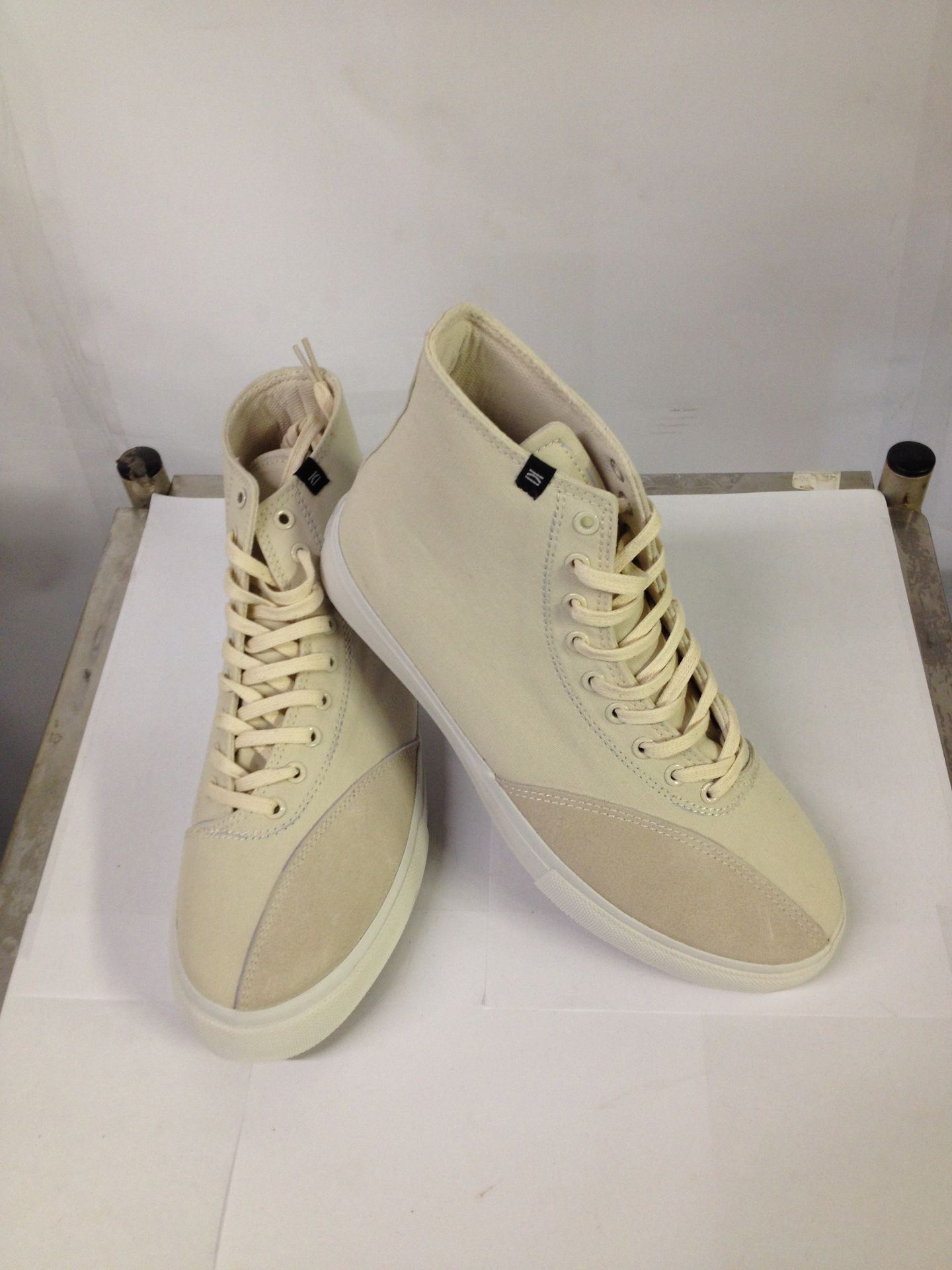 1 x Dodds High Top Sneakers | Colour: Winter White | UK Size: 7 | Unisex | RRP £ 55