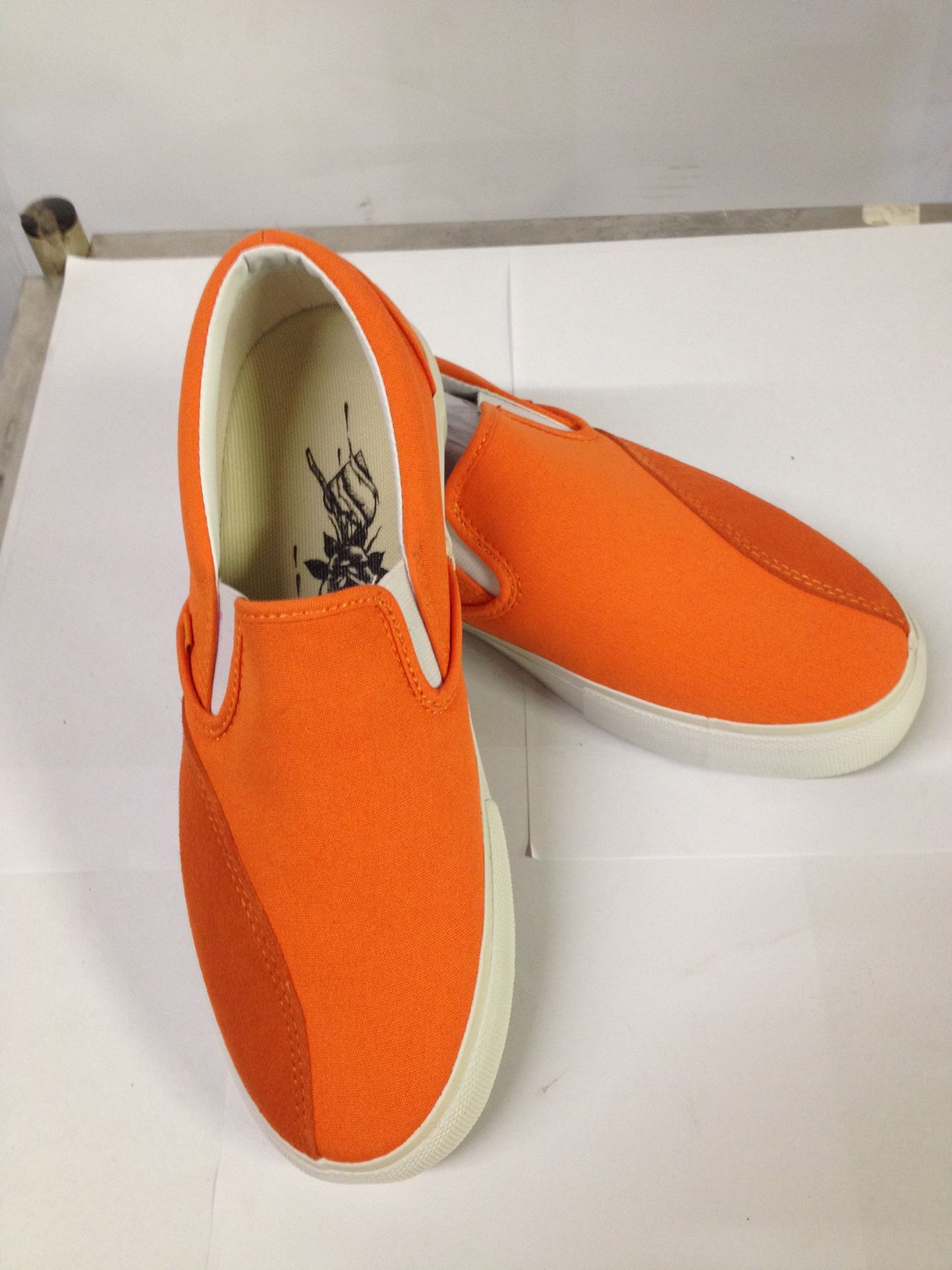 1 x Dodds Skate Shoe | Colour: Rich Orange | UK Size: 6 | Unisex | RRP £ 55