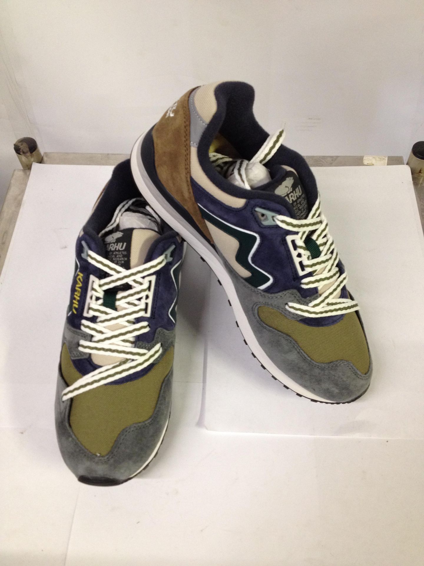 1 x Karhu Trainers | Synchron | Colour: Butternut/Peyote | UK Size: 6 | RRP £ 110