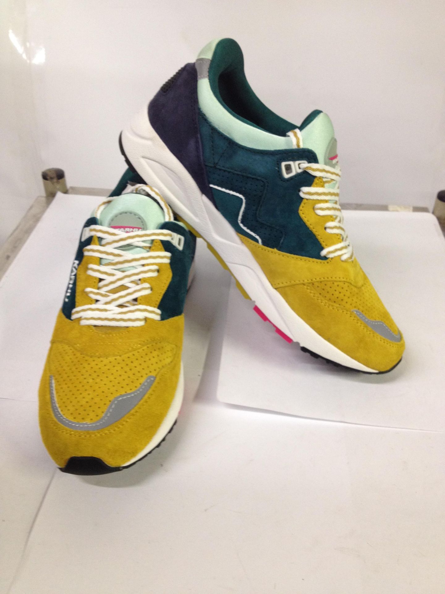 1 x Karhu Trainers | Aria | Colour: June Bug/Green Sulphur | UK Size: 6 | RRP £ 105