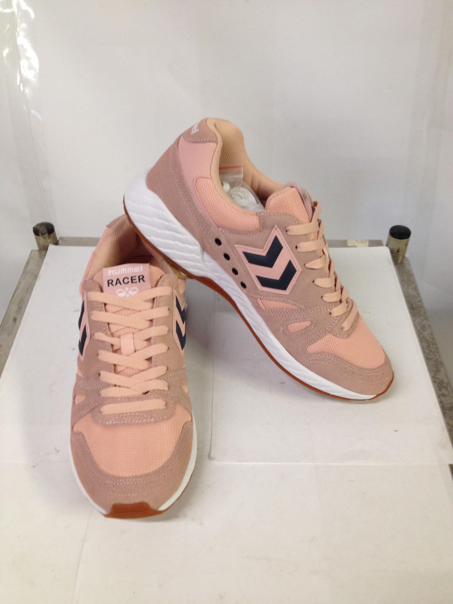 1 x Hummel Trainers | Legend Marathona | Colour: Mellow Rose | UK Size: 9.5 | RRP £ 70