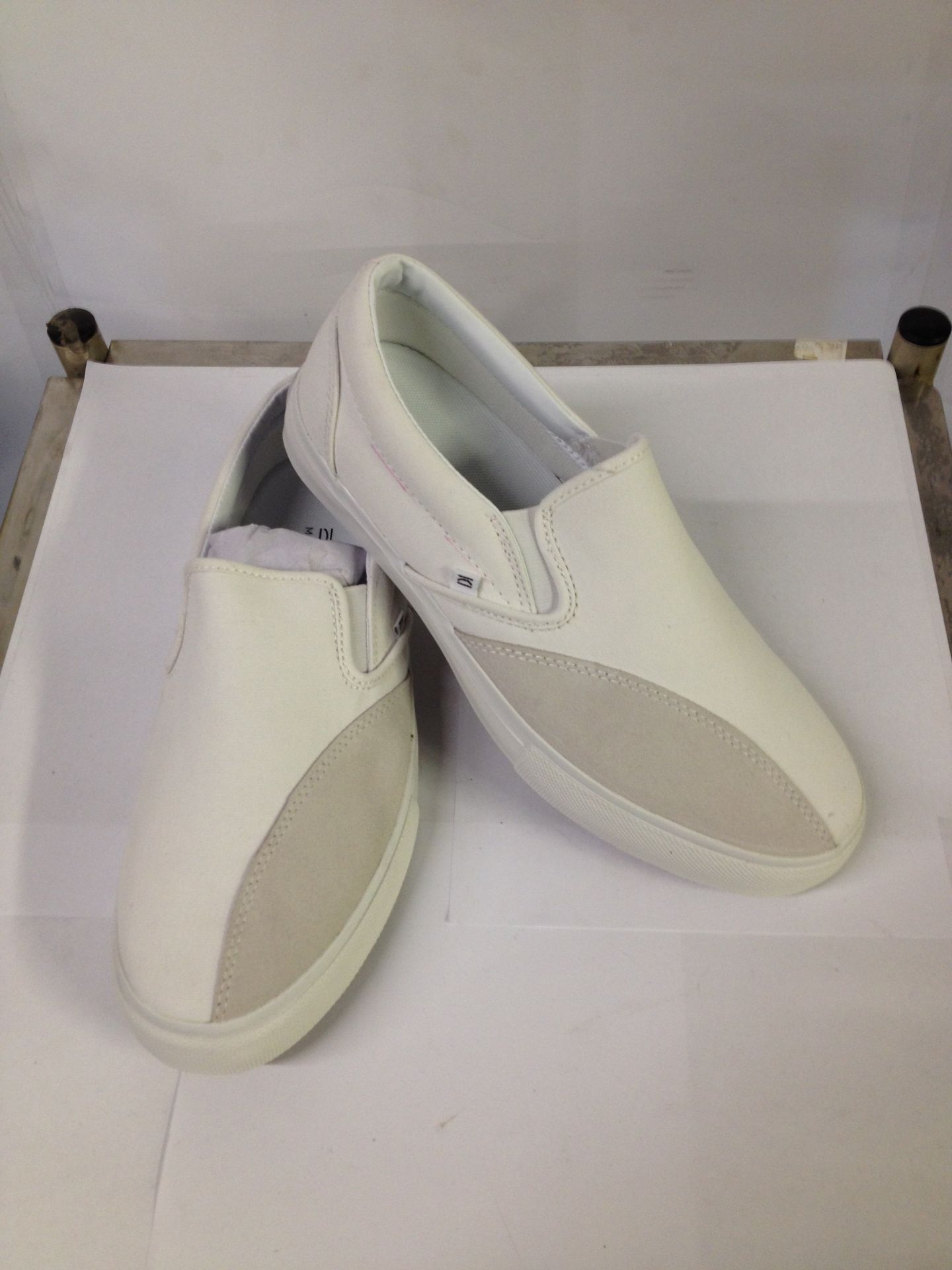 1 x Dodds Skate Shoe | Colour: White | UK Size: 8 | Unisex | RRP £ 55