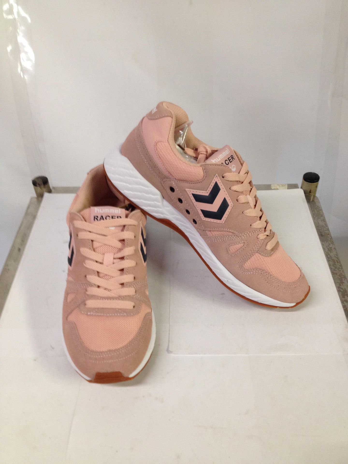 1 x Hummel Trainers | Legend Marathona | Colour: Mellow Rose | UK Size: 9 | RRP £ 70