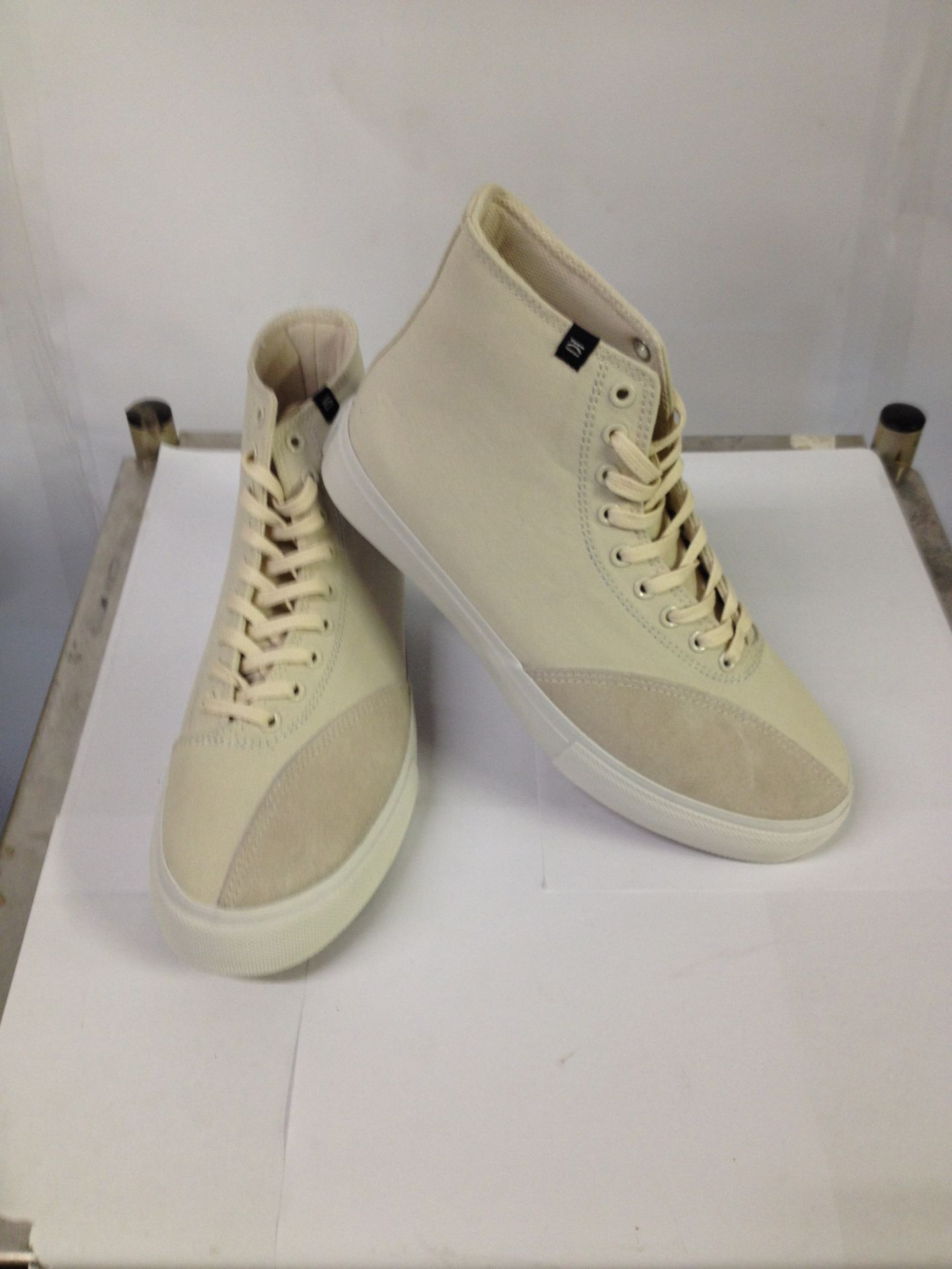 1 x Dodds High Top Sneakers | Colour: Winter White | UK Size: 6 | Unisex | RRP £ 55