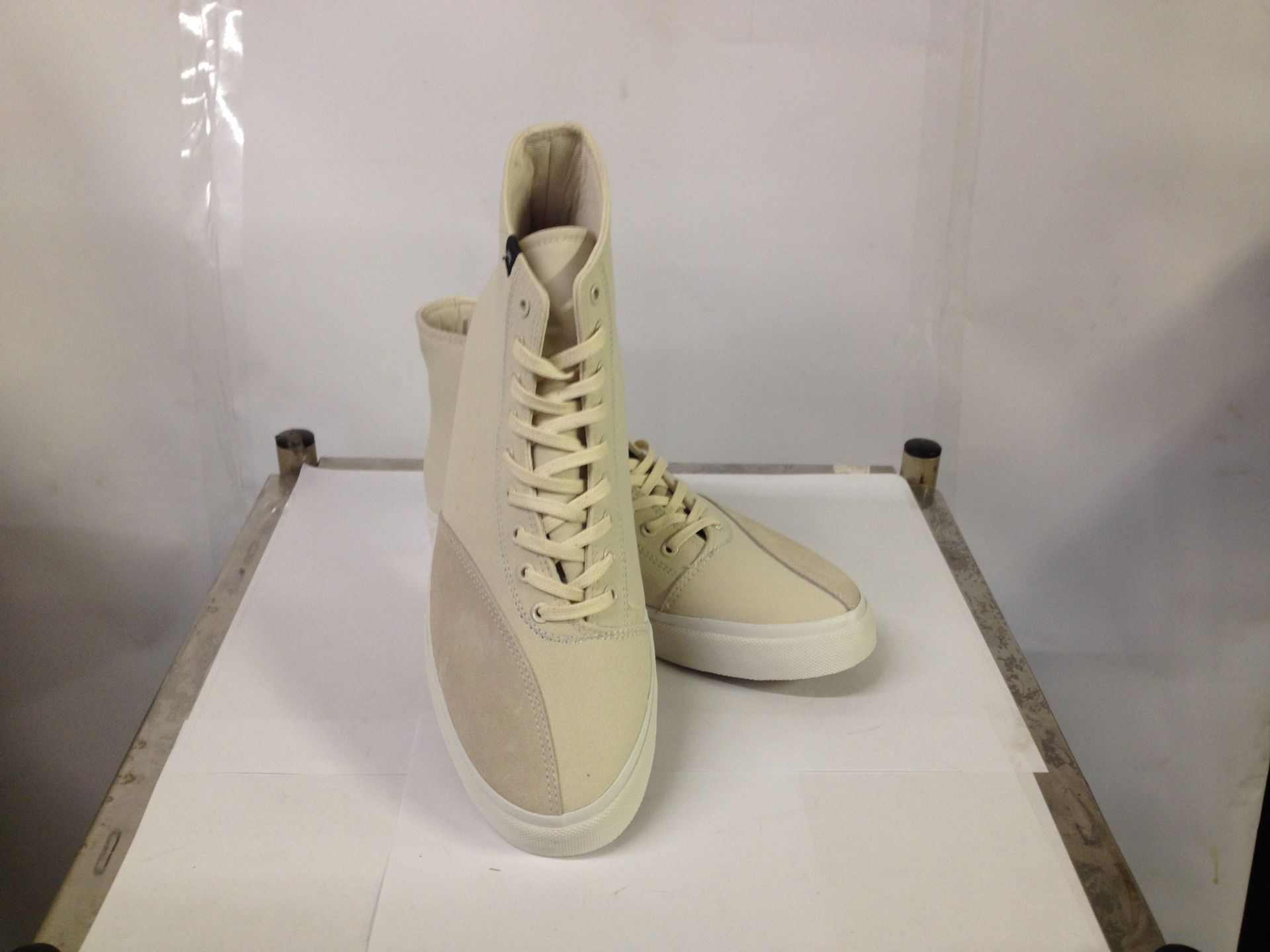 1 x Dodds High Top Sneakers | Colour: Winter White | UK Size: 9 | Unisex | RRP £ 55