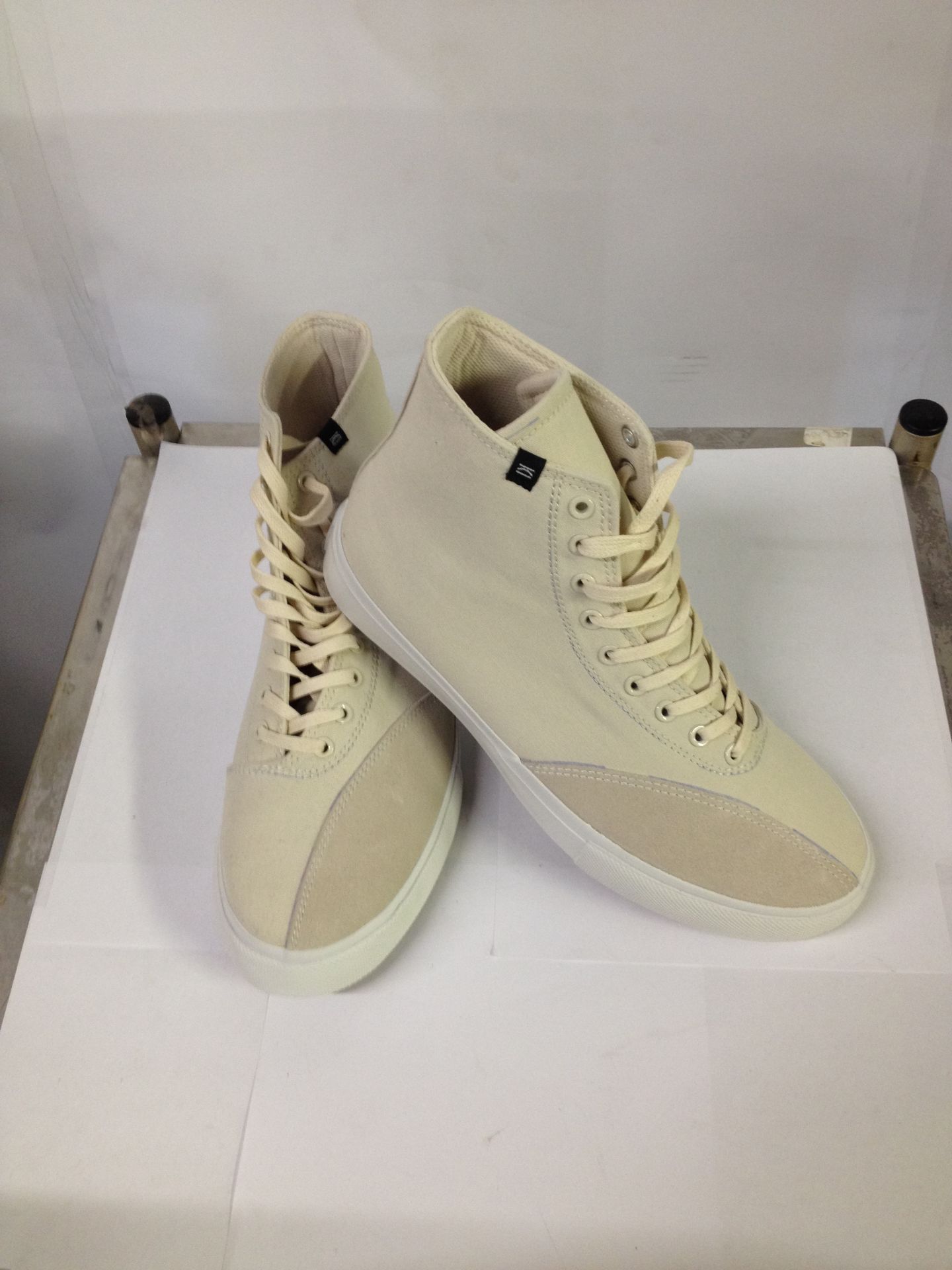 1 x Dodds High Top Sneakers | Colour: Winter White | UK Size: 7 | Unisex | RRP £ 55